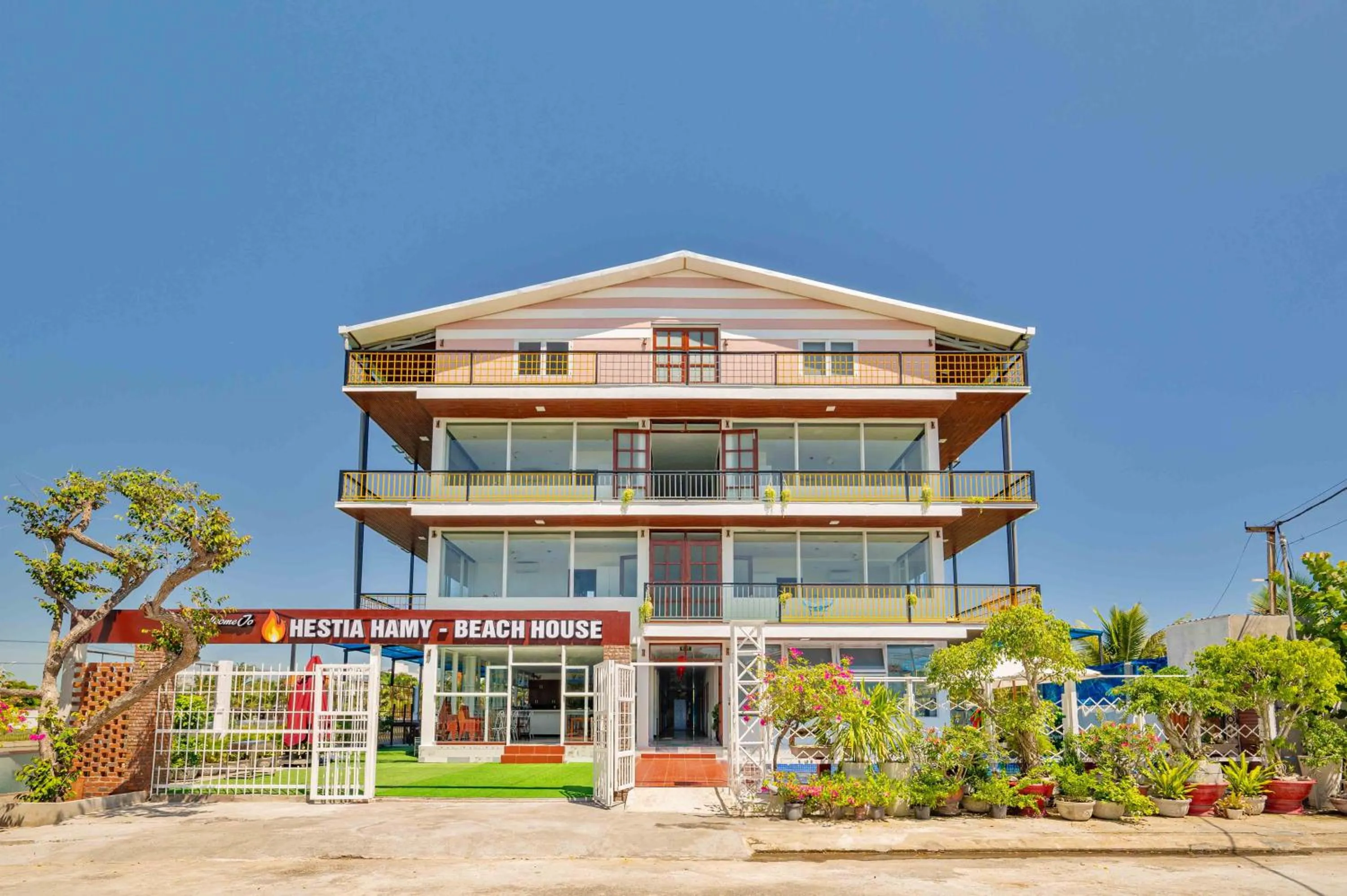 Property building in Hestia HaMy Beach House