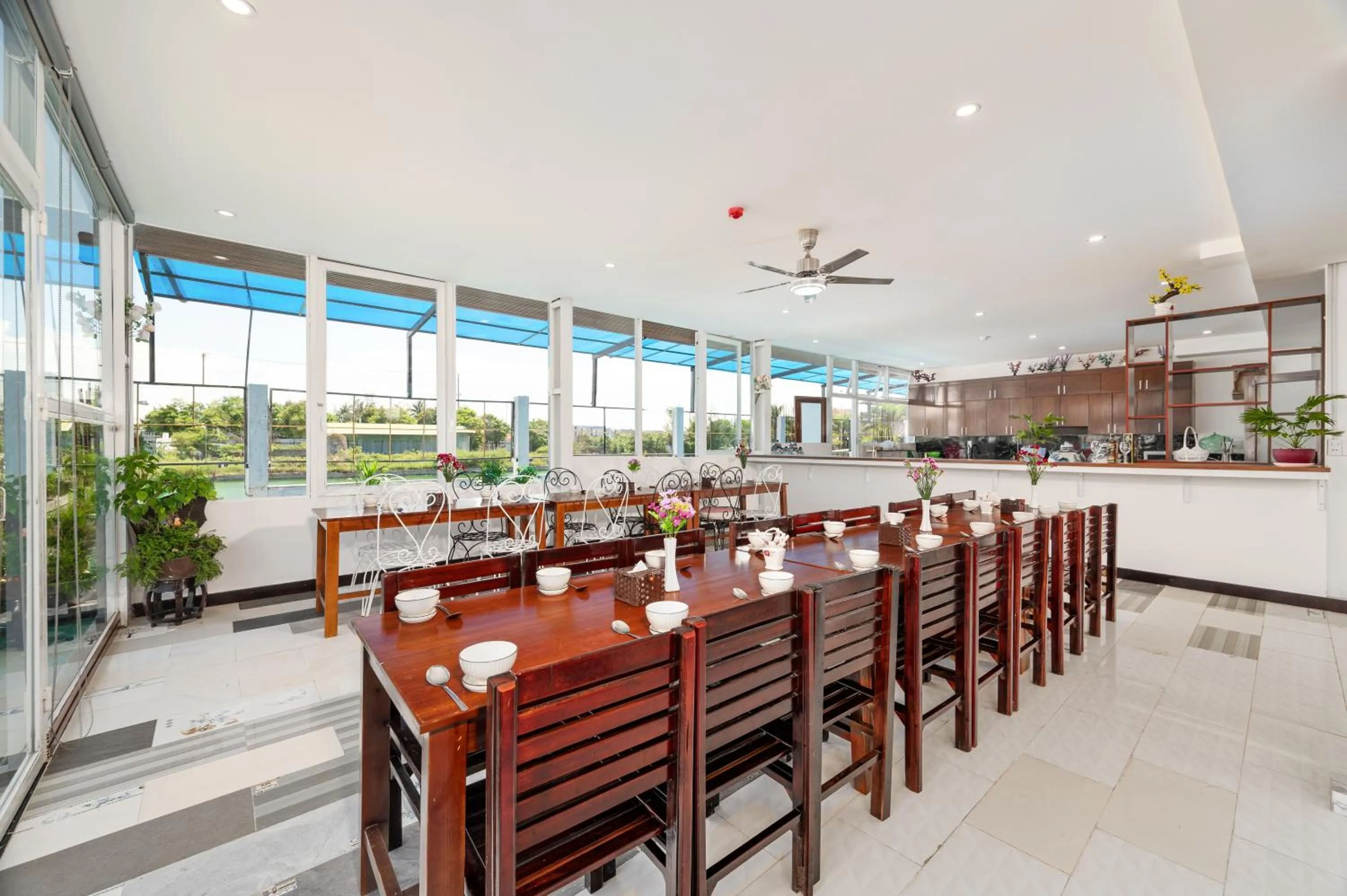 Restaurant/places to eat in Hestia HaMy Beach House