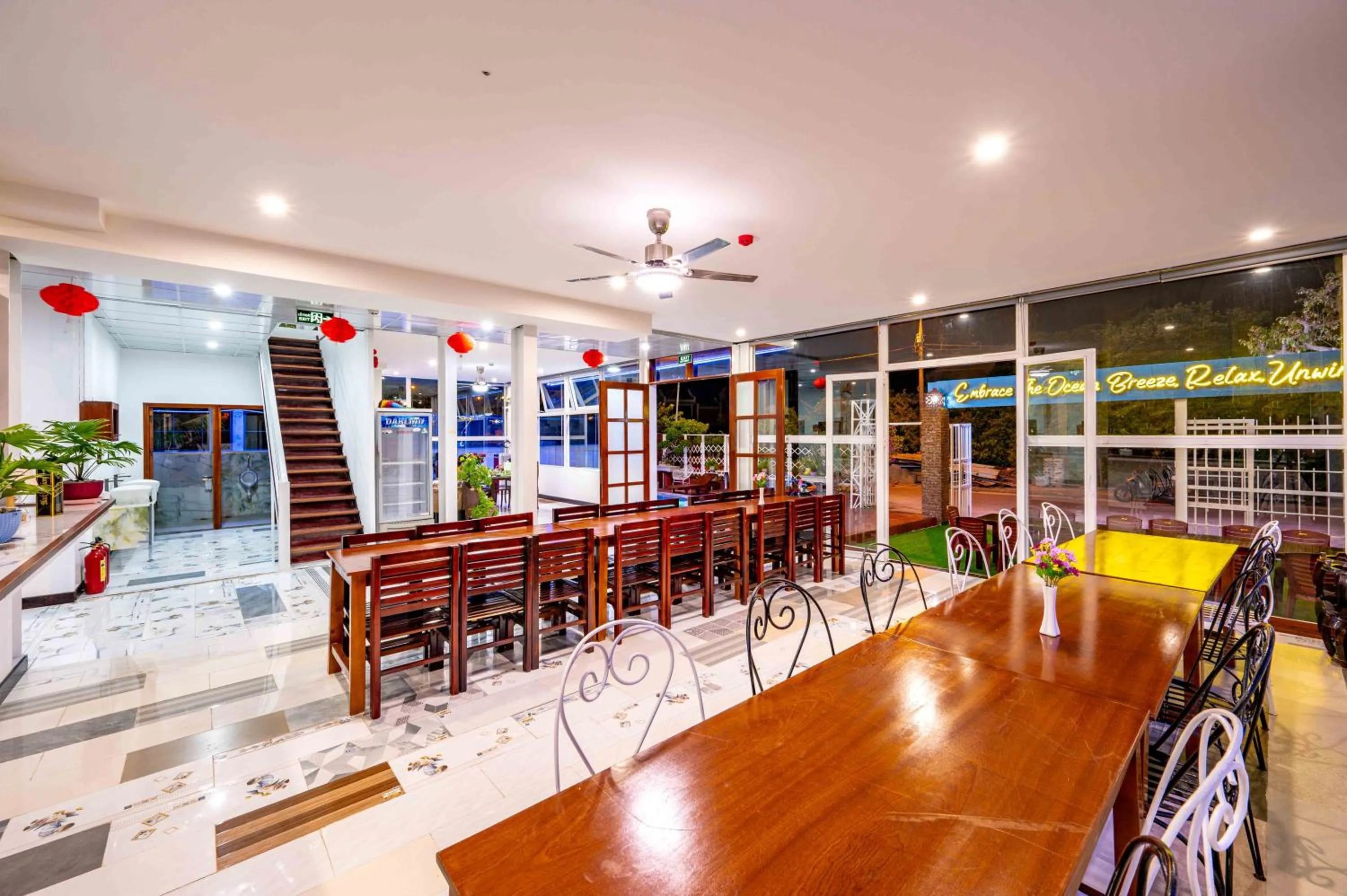 Restaurant/places to eat in Hestia HaMy Beach House