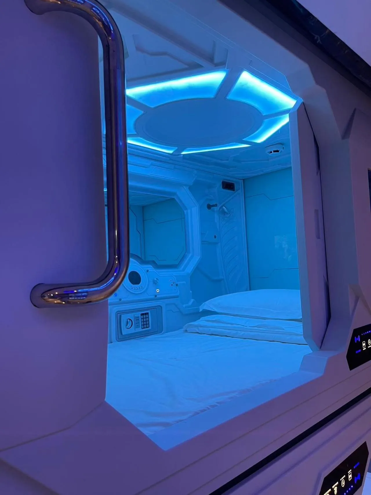 Bedroom, Bed in Jianpuke Space Capsule Backpacker Hostel