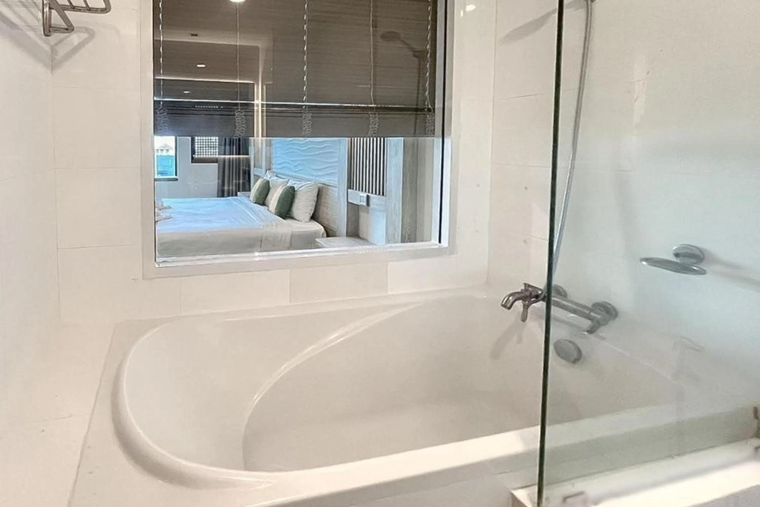 Bathroom in Ruean Phae Royal Park Hotel