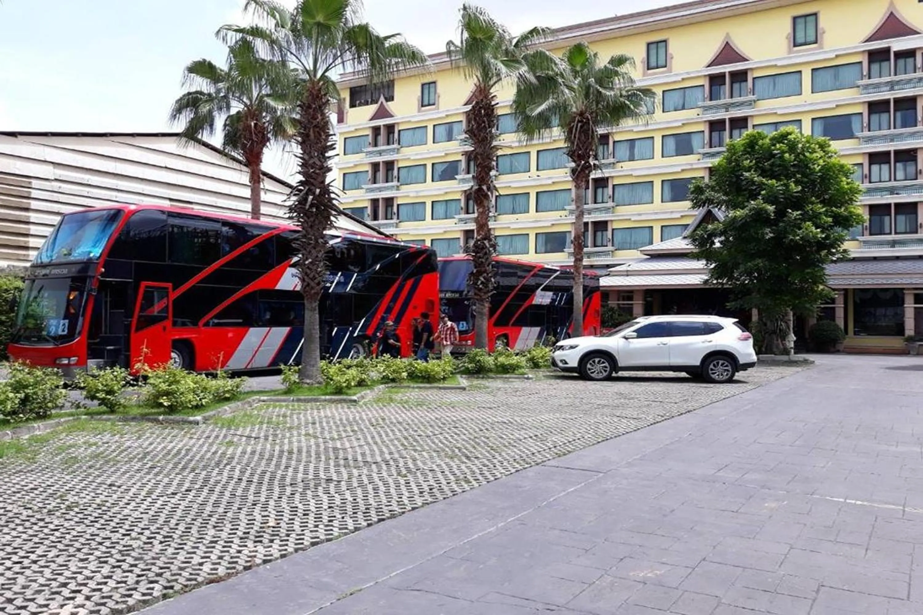 Property building in Ruean Phae Royal Park Hotel