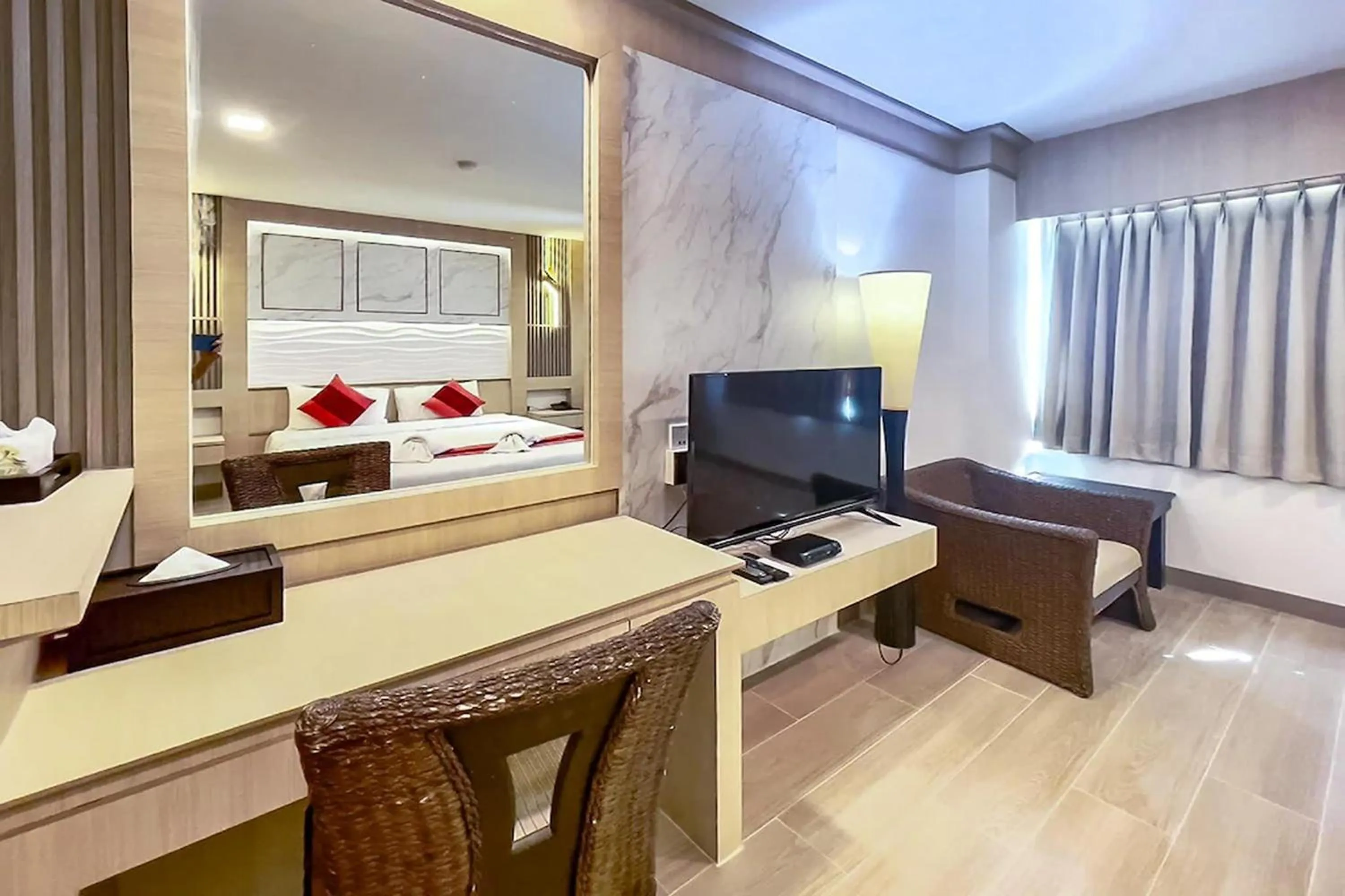 Bed in Ruean Phae Royal Park Hotel