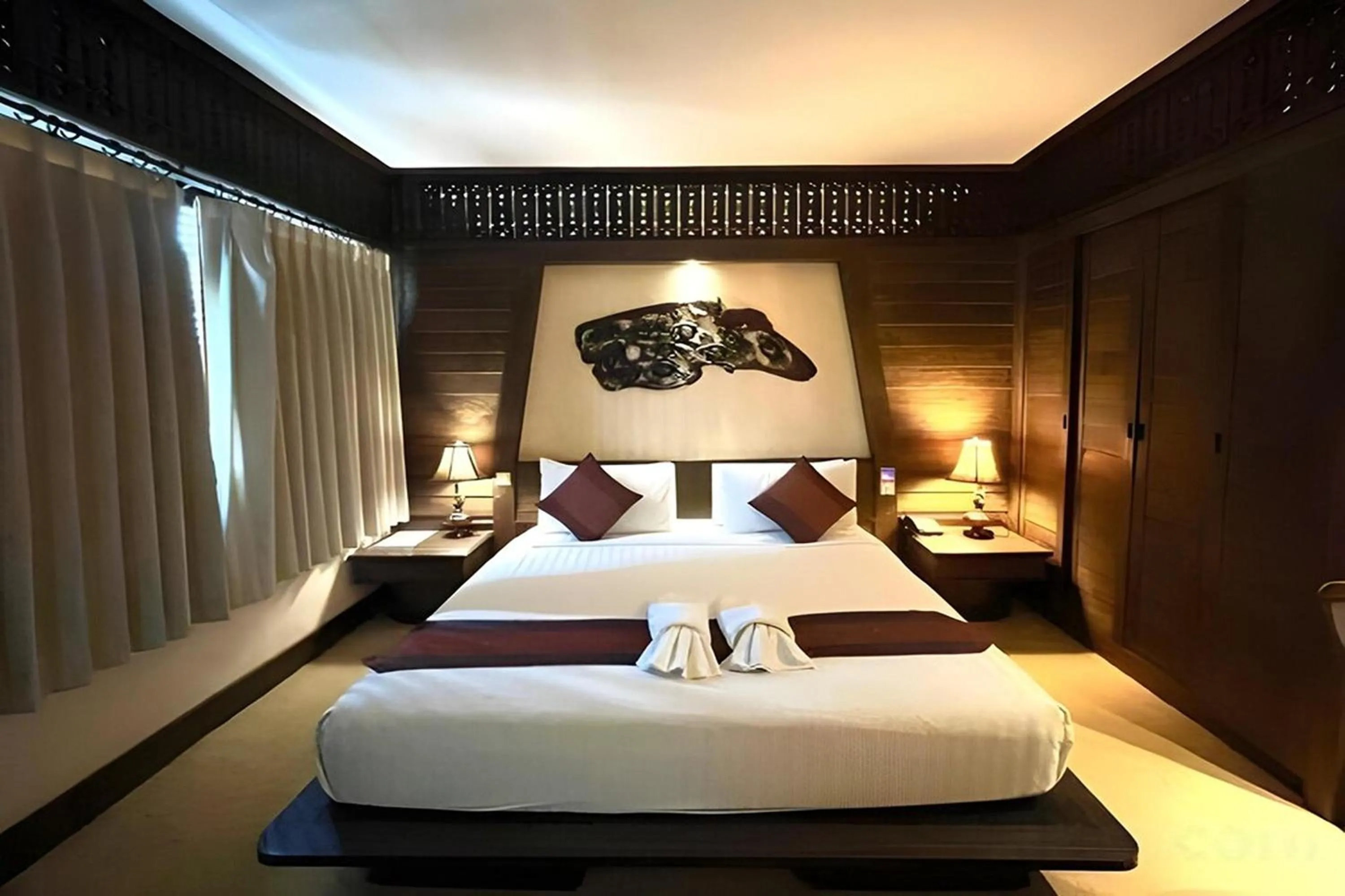 Bed in Ruean Phae Royal Park Hotel