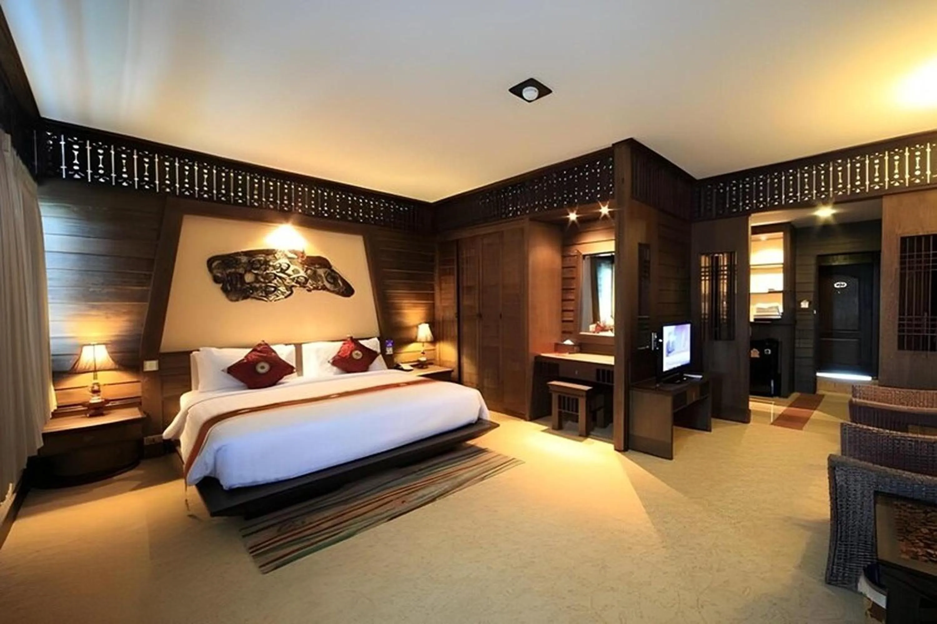 Bed in Ruean Phae Royal Park Hotel