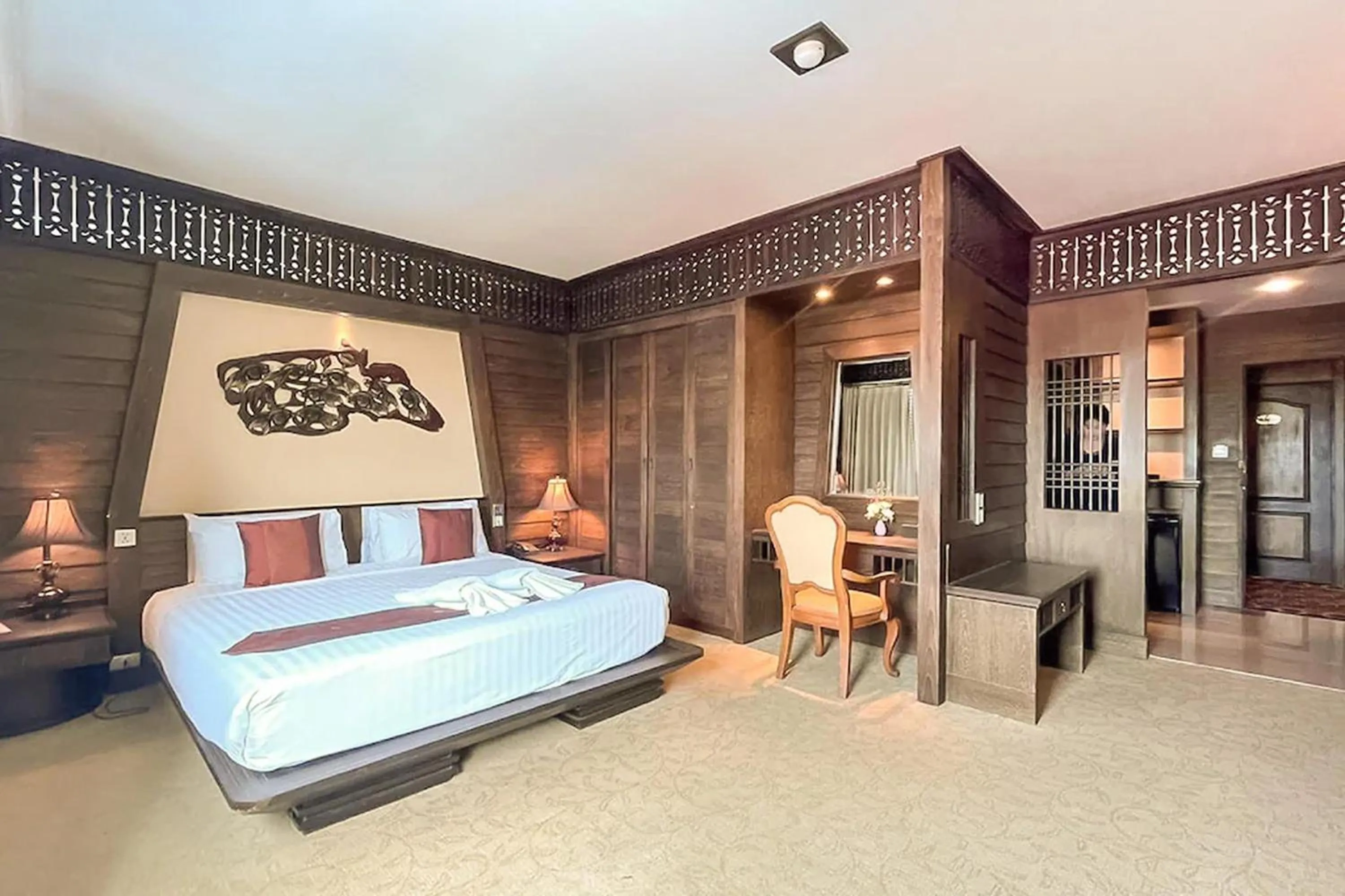 Bed in Ruean Phae Royal Park Hotel