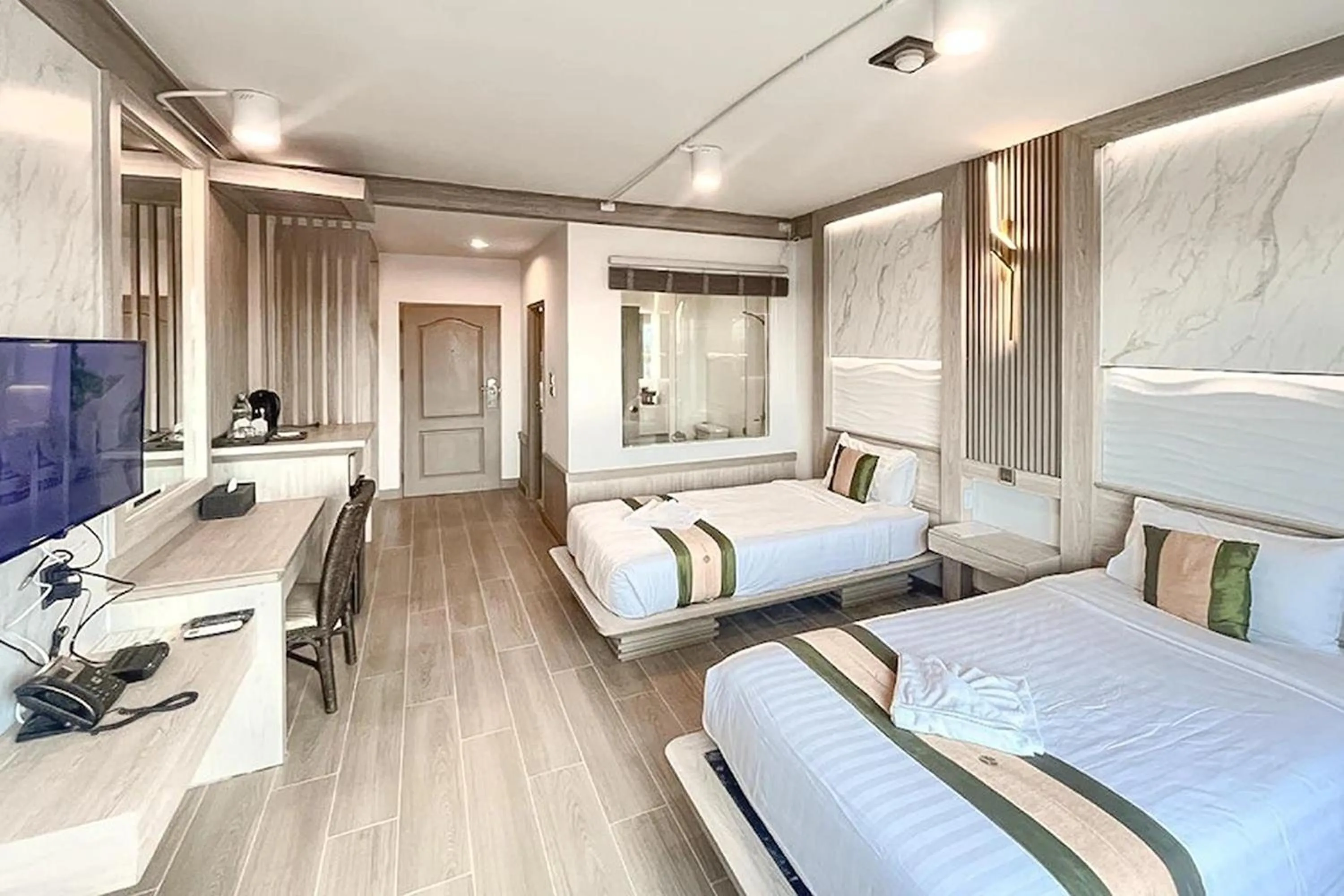 Bed in Ruean Phae Royal Park Hotel