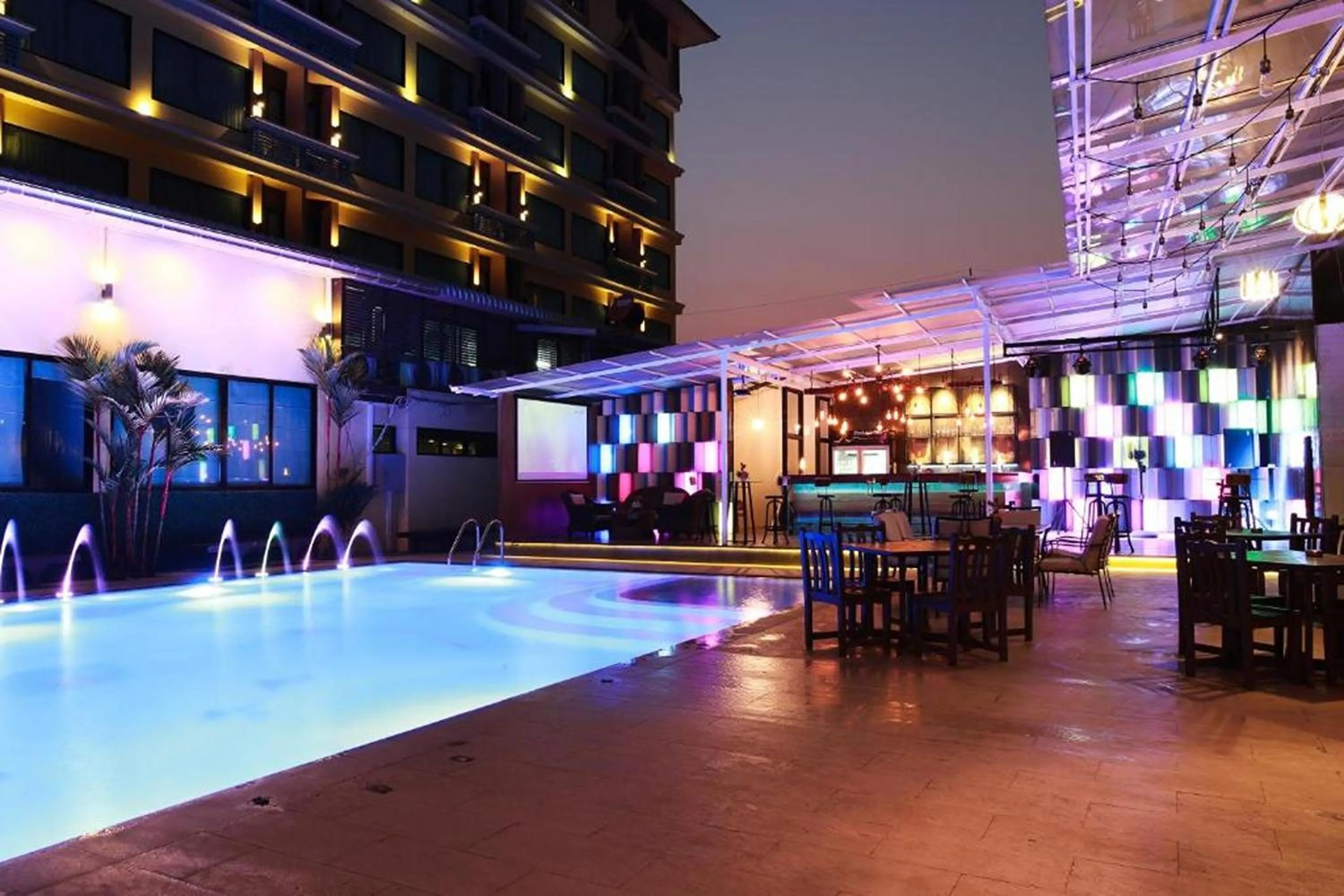 Lounge or bar in Ruean Phae Royal Park Hotel