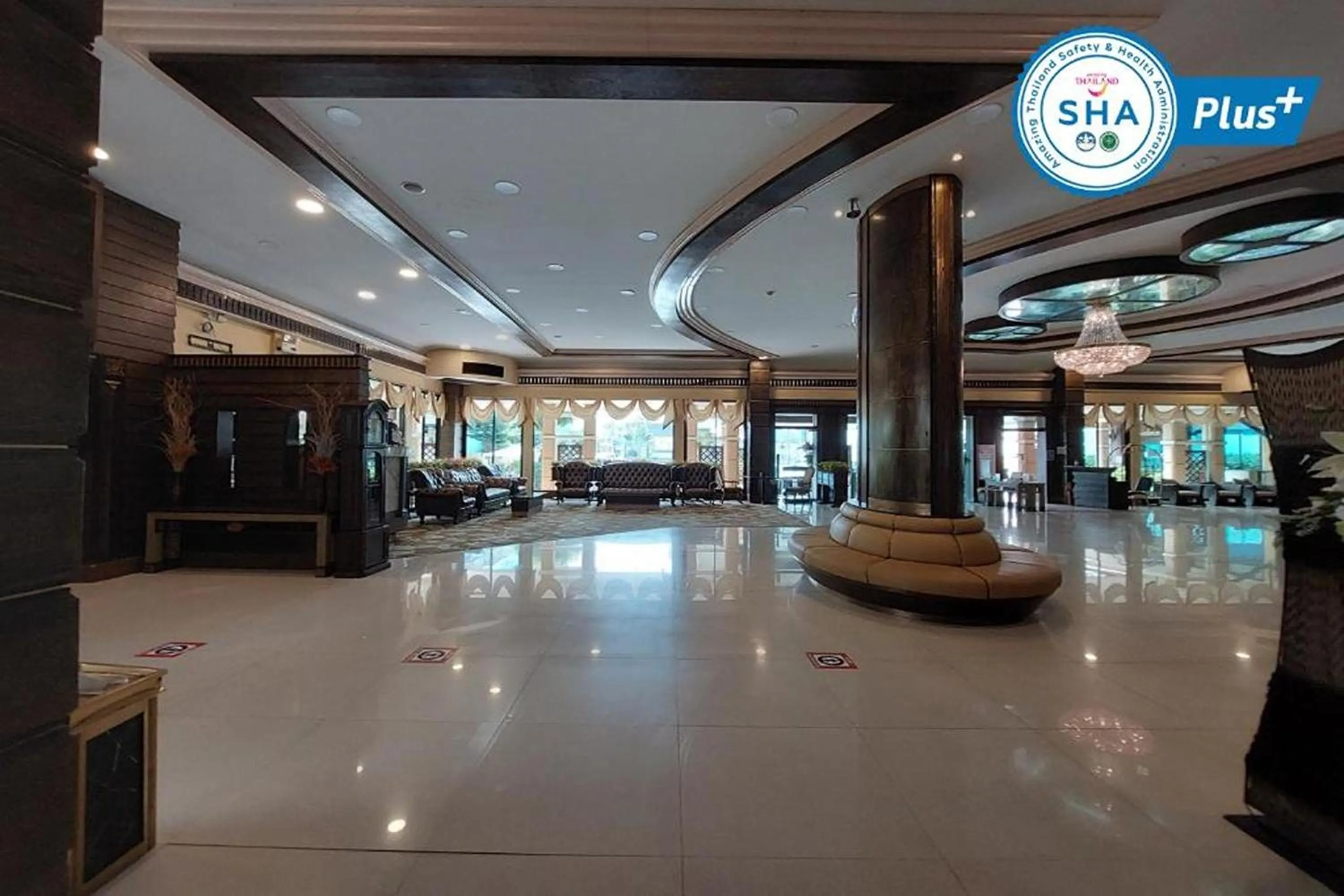 Lobby or reception in Ruean Phae Royal Park Hotel