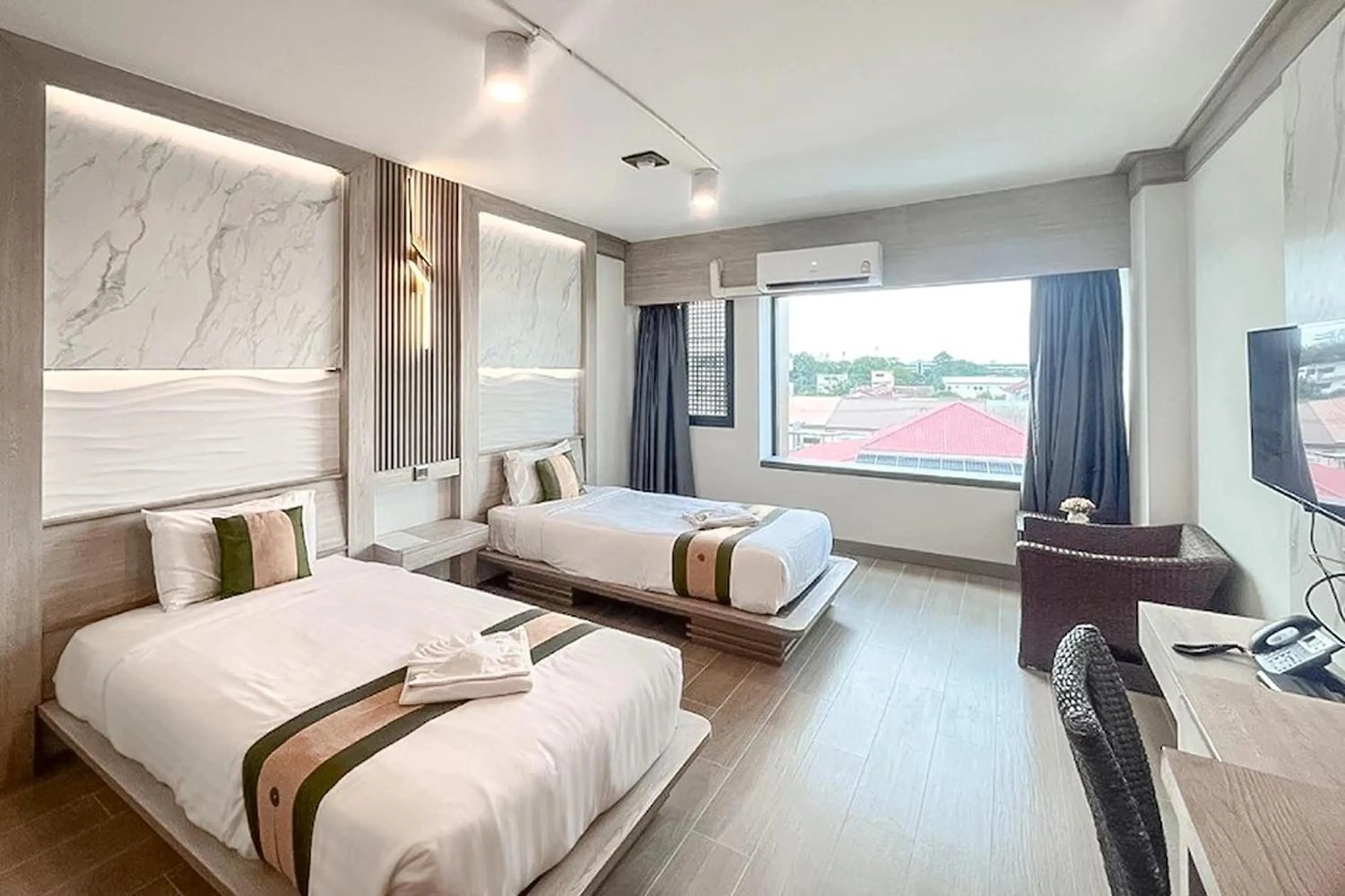 Bed in Ruean Phae Royal Park Hotel