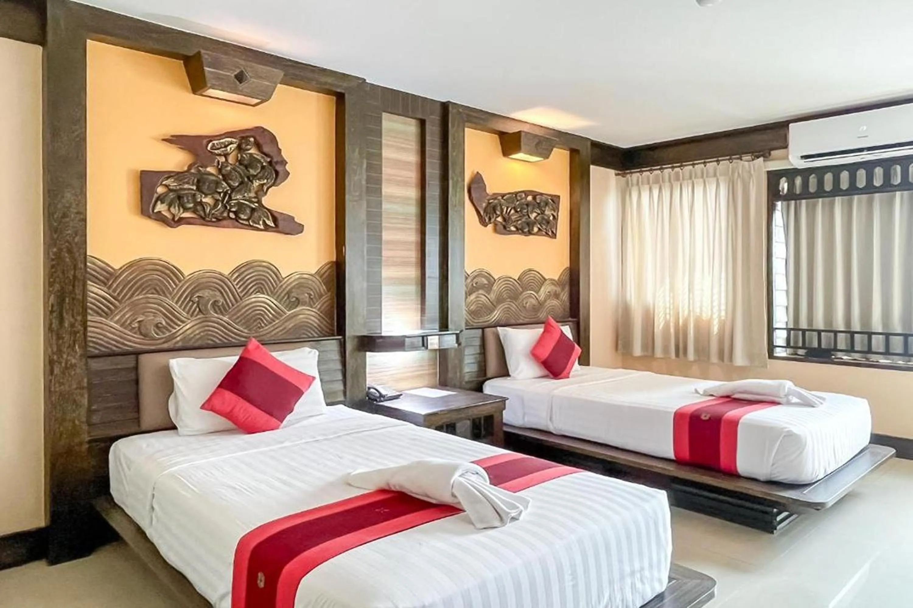 Bed in Ruean Phae Royal Park Hotel