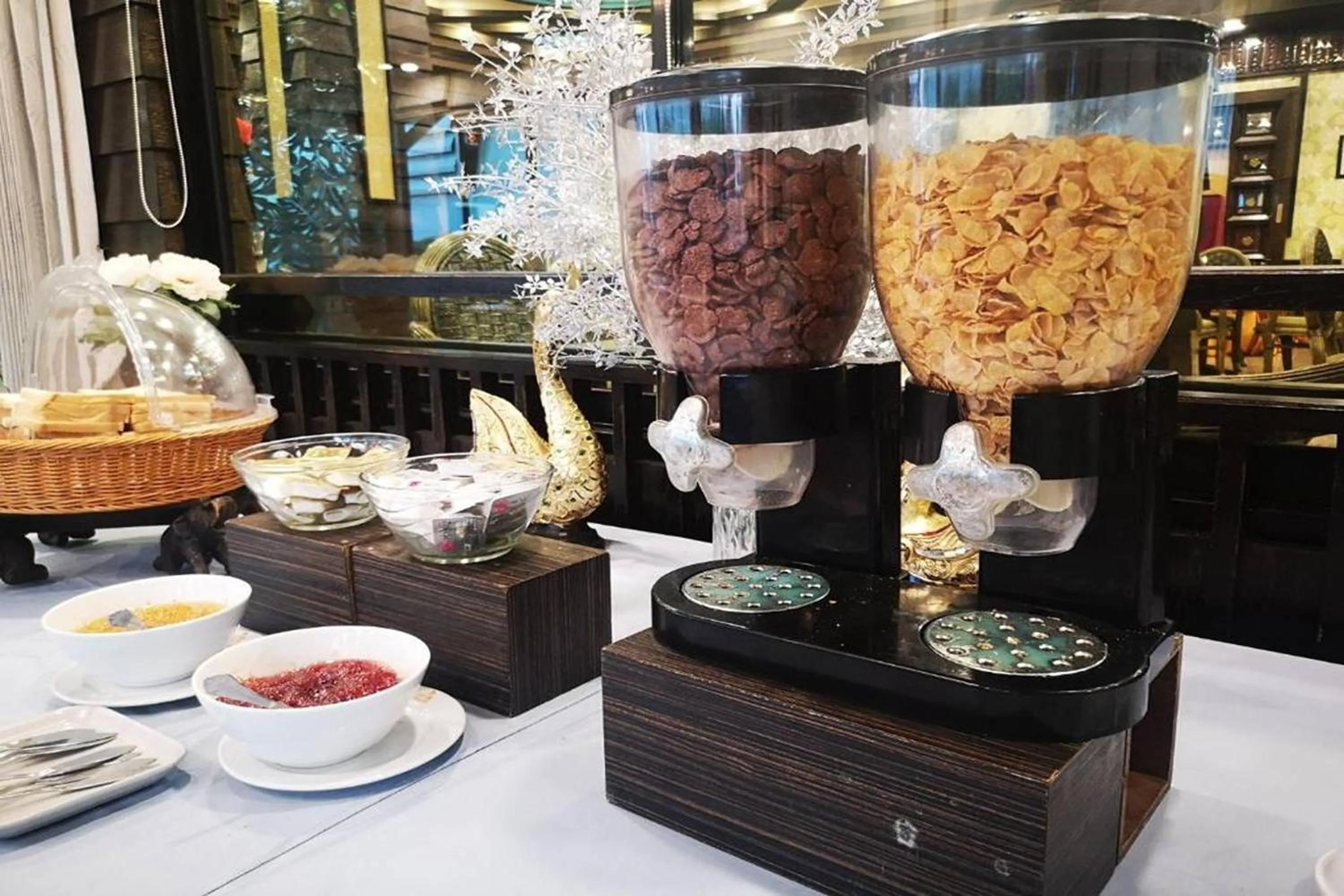 Buffet breakfast in Ruean Phae Royal Park Hotel