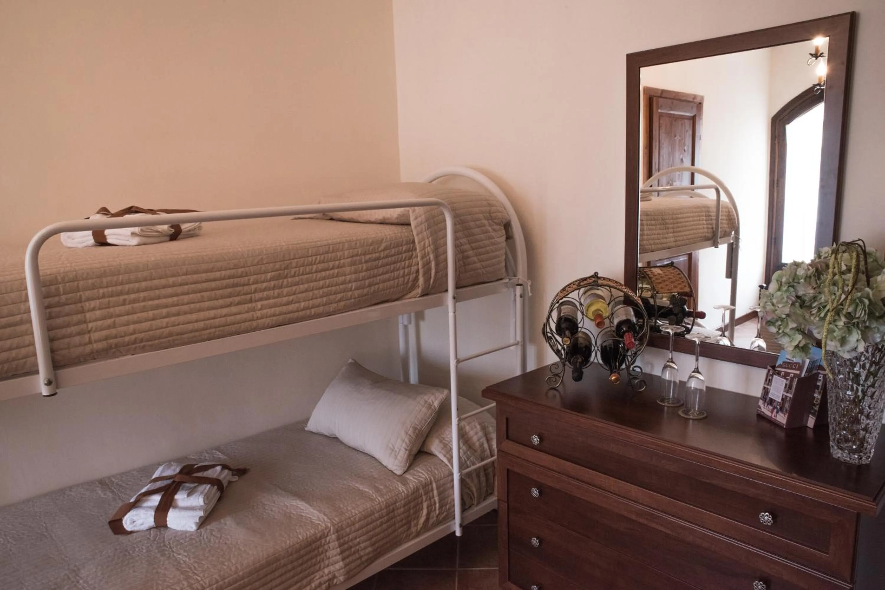 bunk bed, Bed in Castello