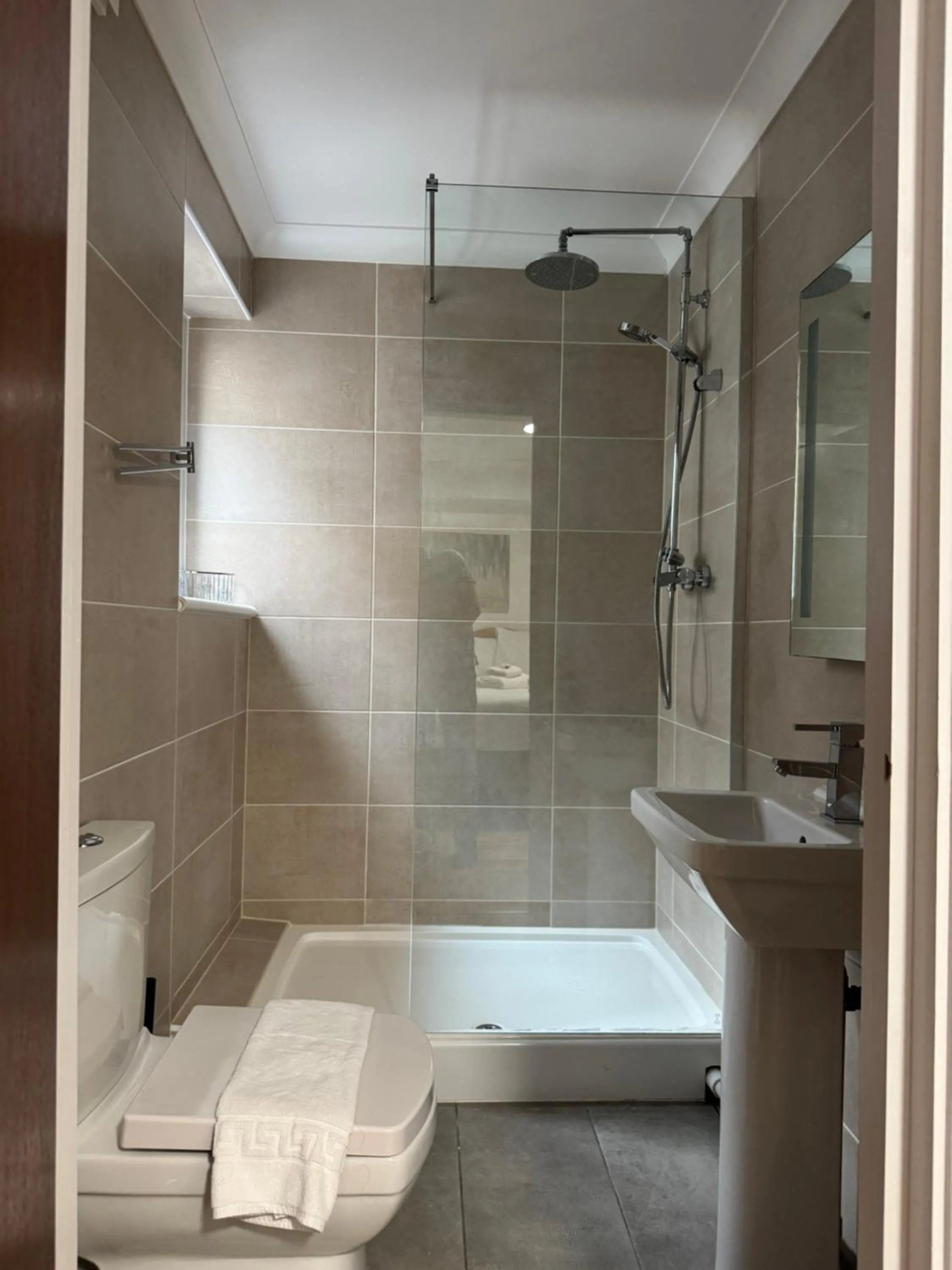 Toilet in Romany House Hotel