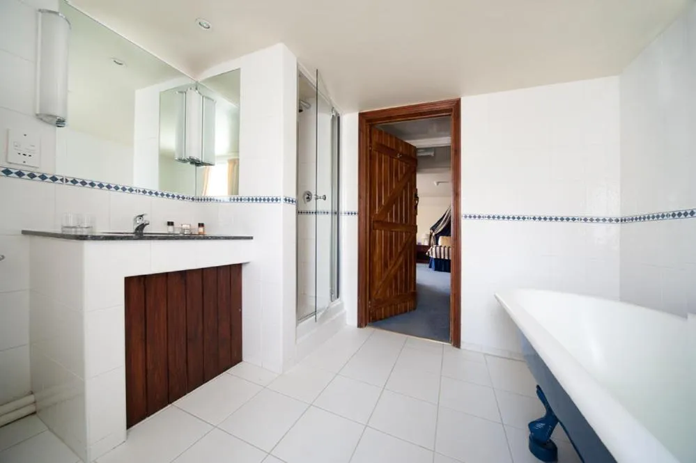 Bathroom in The Deddington Arms