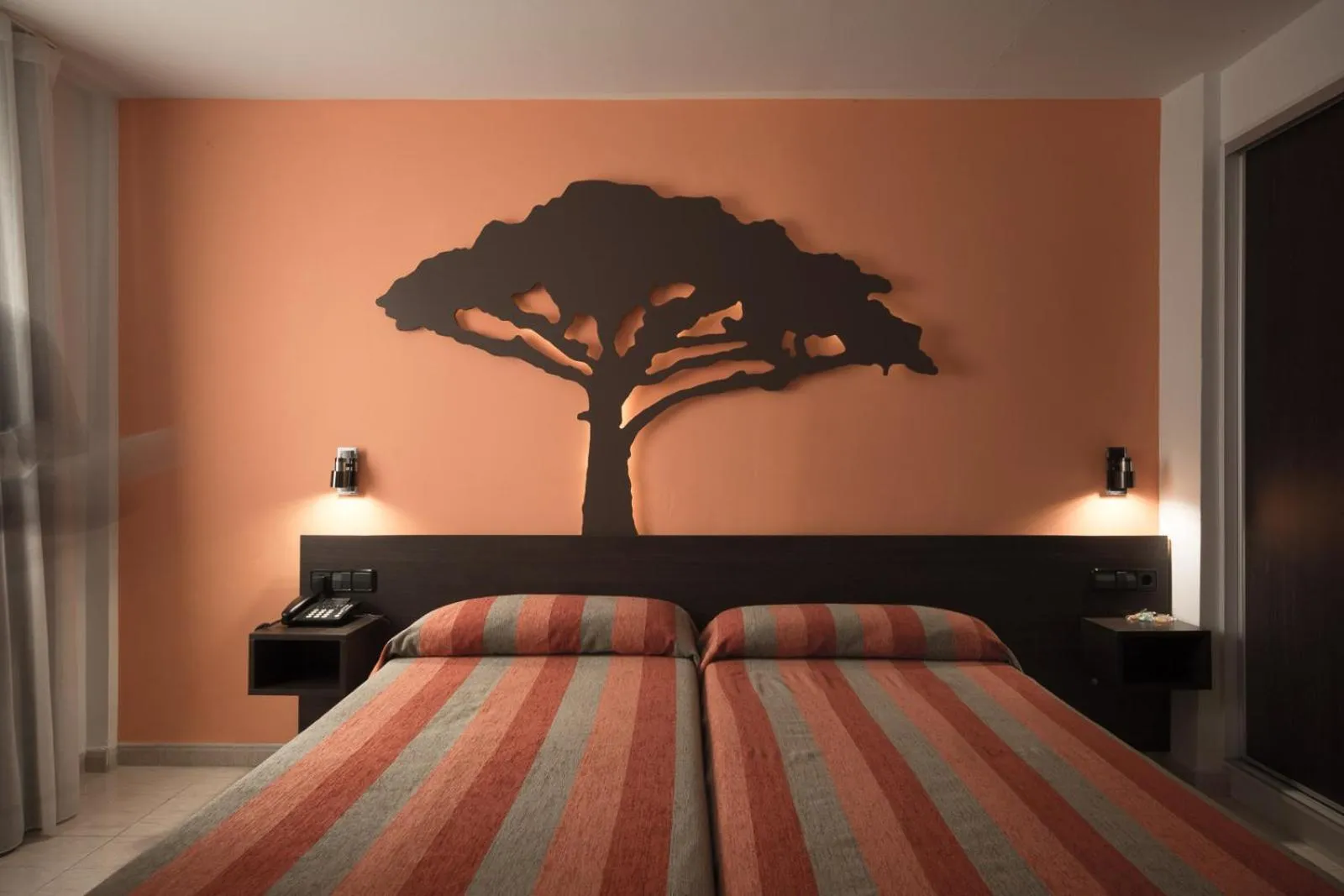 Photo of the whole room, Bed in Sol Playa