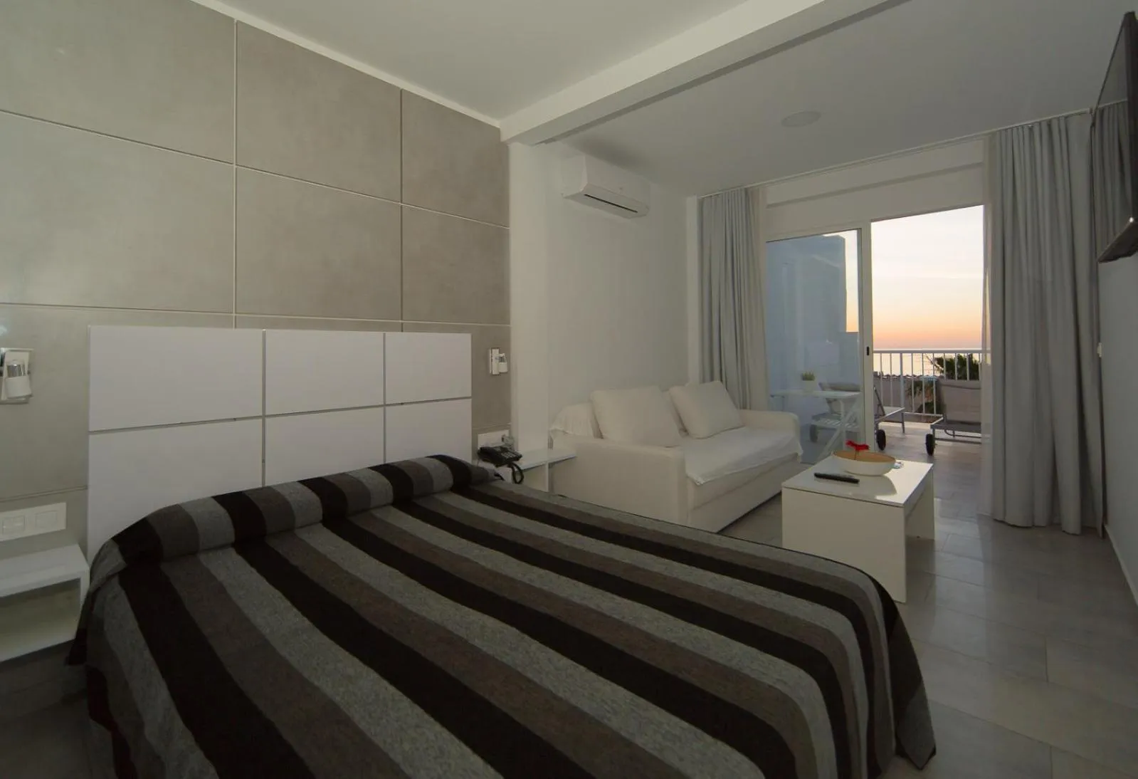 Photo of the whole room, Bed in Sol Playa