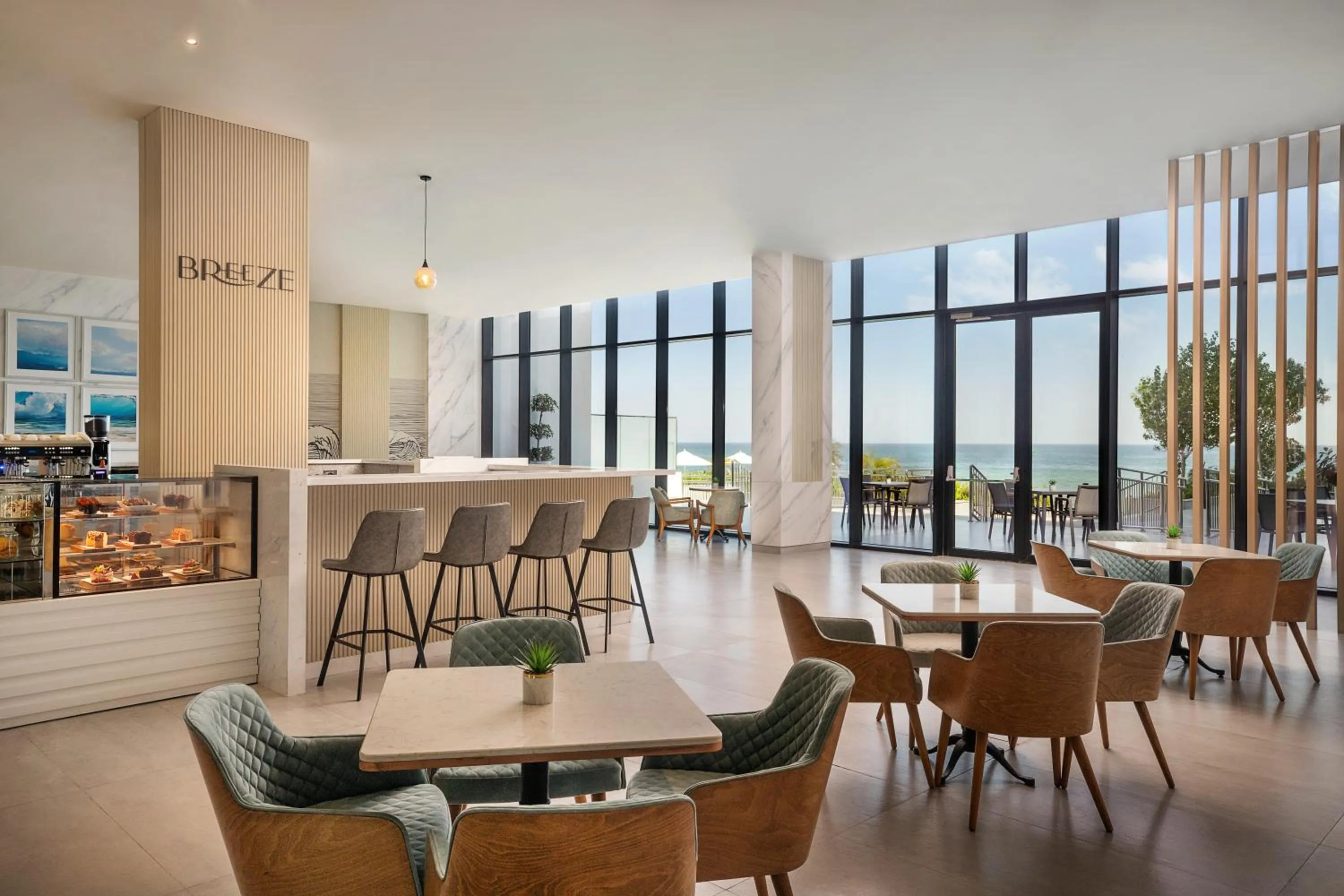 Restaurant/places to eat in Beach Bay Hotel Mirfa