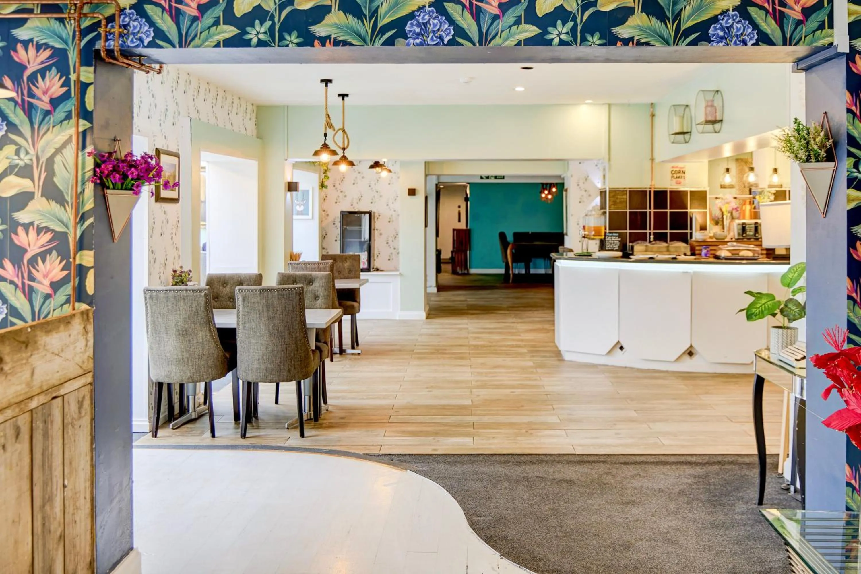 Lobby or reception in Warwickshire Park Hotel Kenilworth by Belvilla