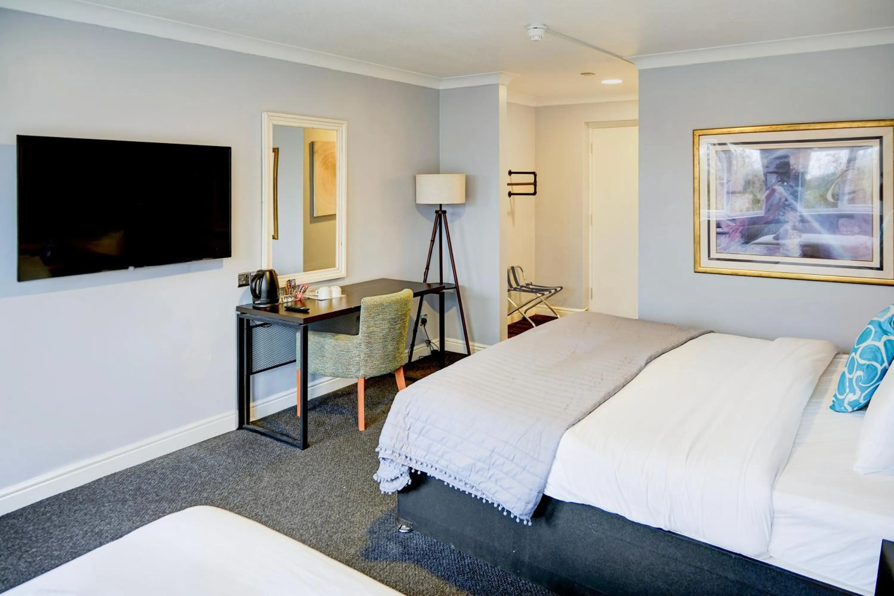 Bedroom, Bed in Warwickshire Park Hotel Kenilworth by Belvilla