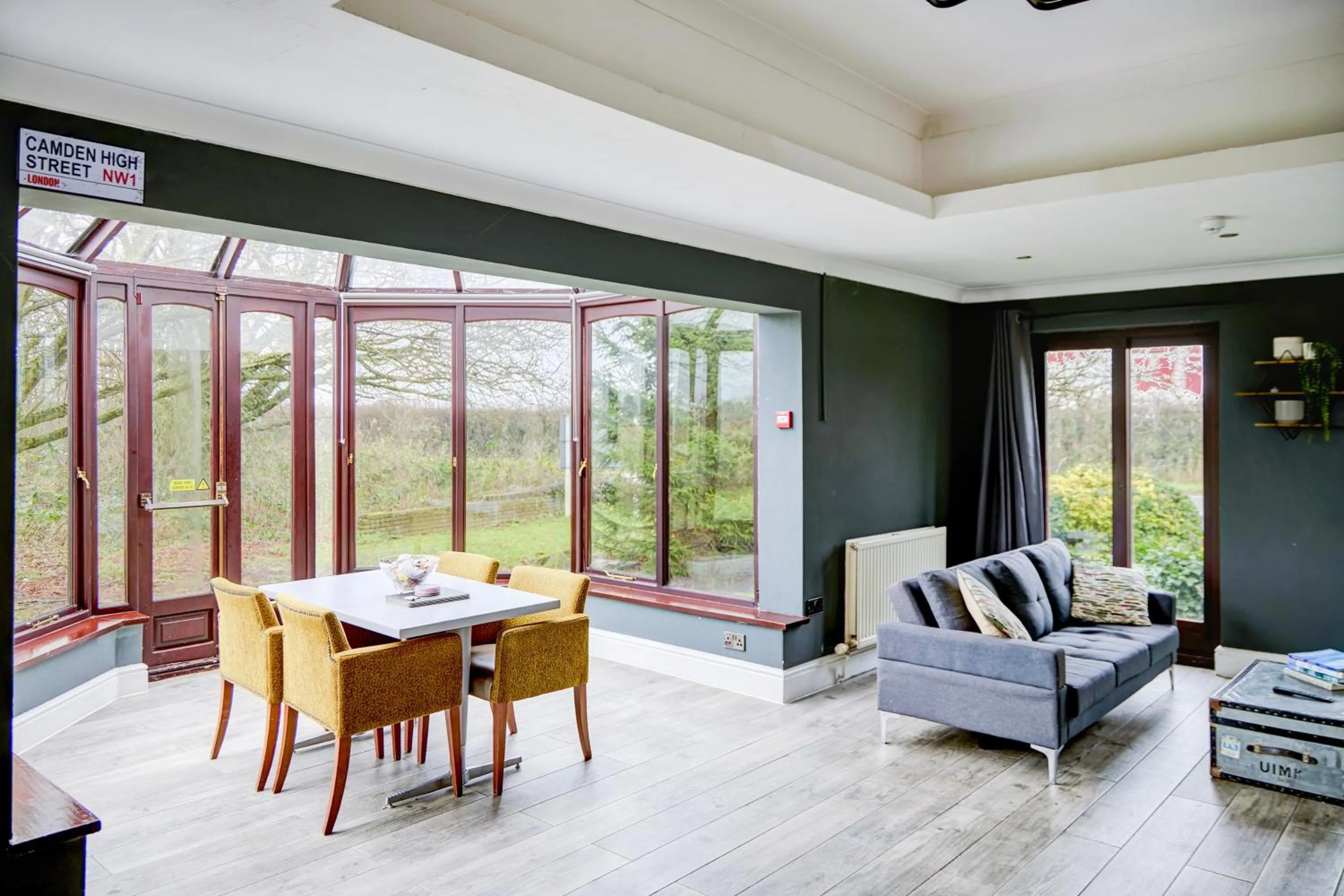 Bedroom in Warwickshire Park Hotel Kenilworth by Belvilla