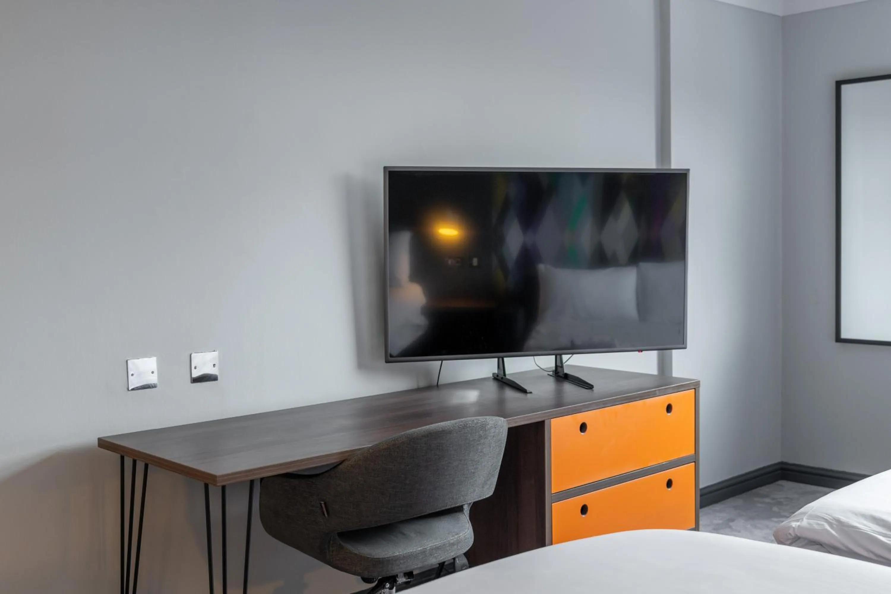 TV and multimedia, Bed in Village Hotel Chester St David's