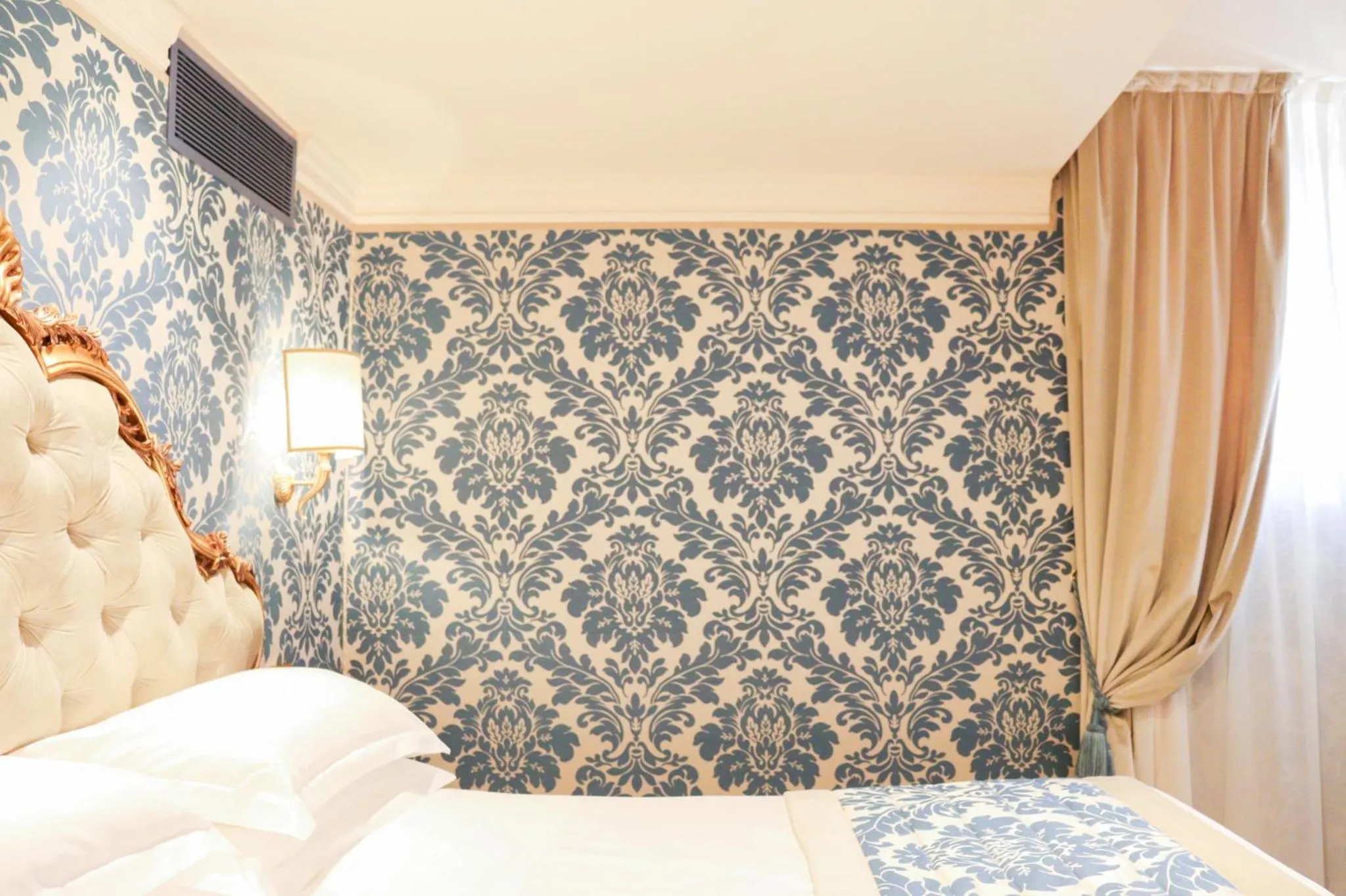 Bed in Hotel Ai Cavalieri di Venezia