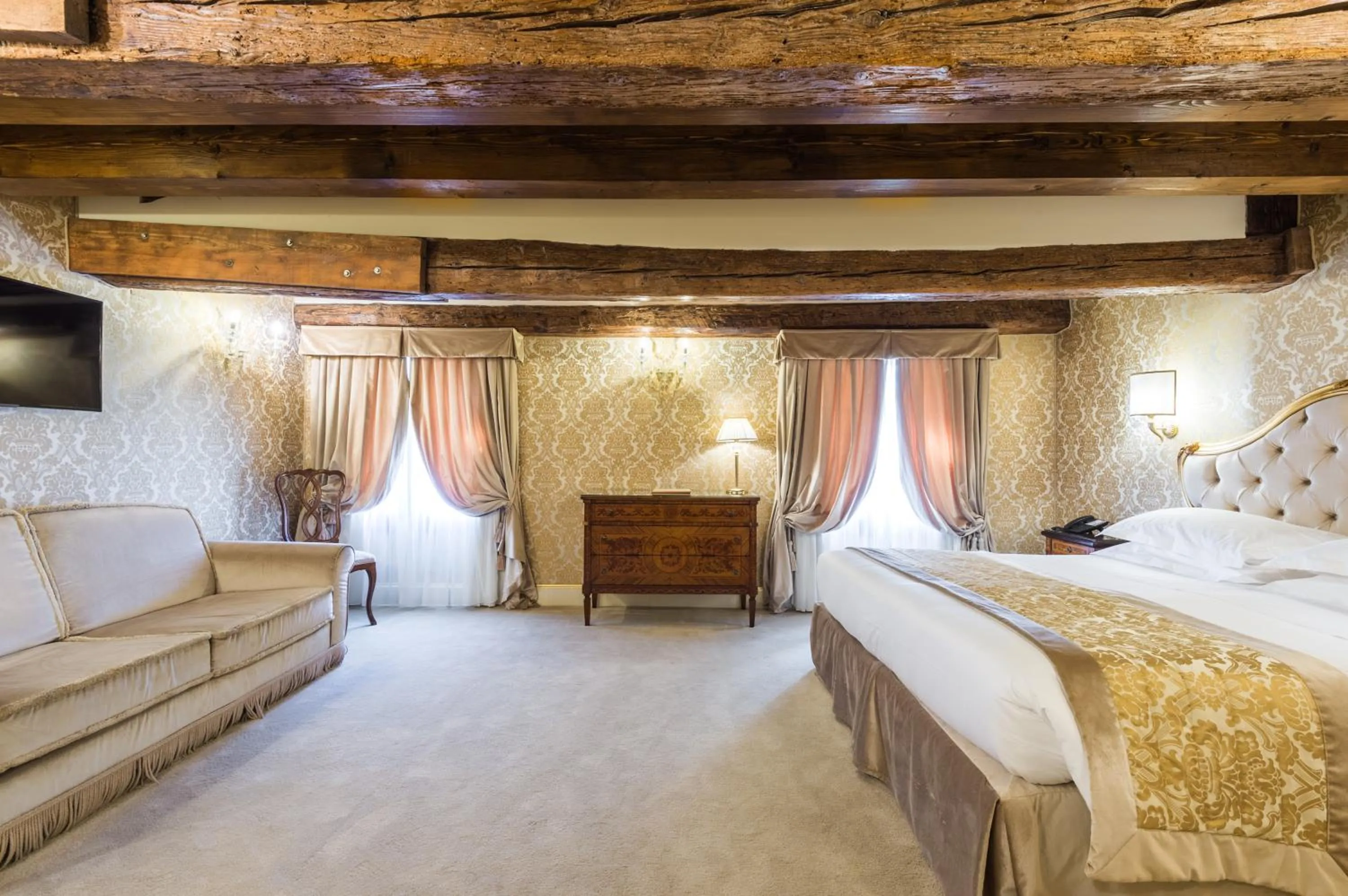 Bed in Hotel Ai Cavalieri di Venezia