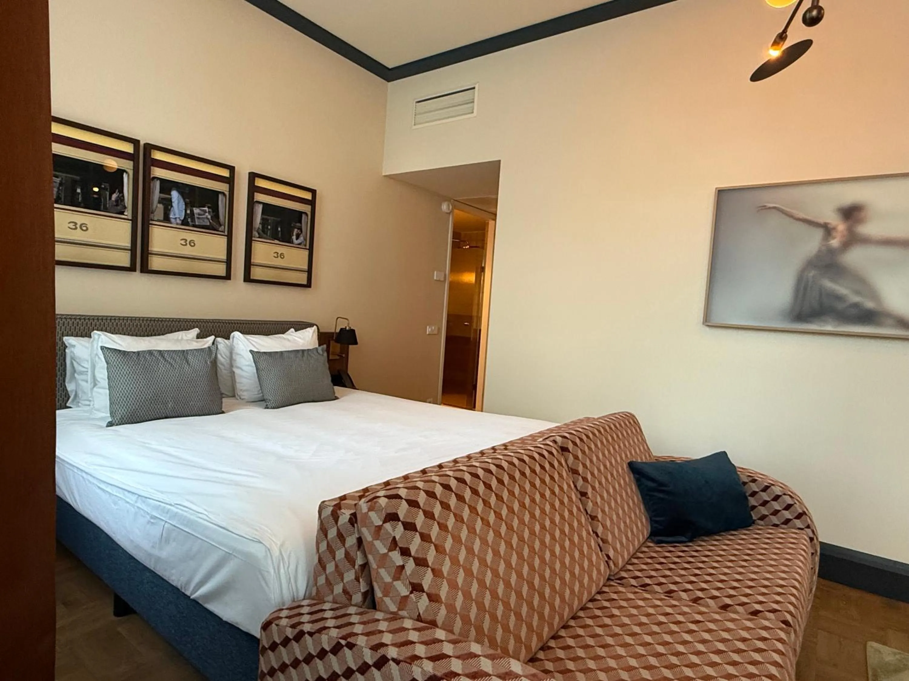 Family, Bed in De Plesman Hotel The Hague