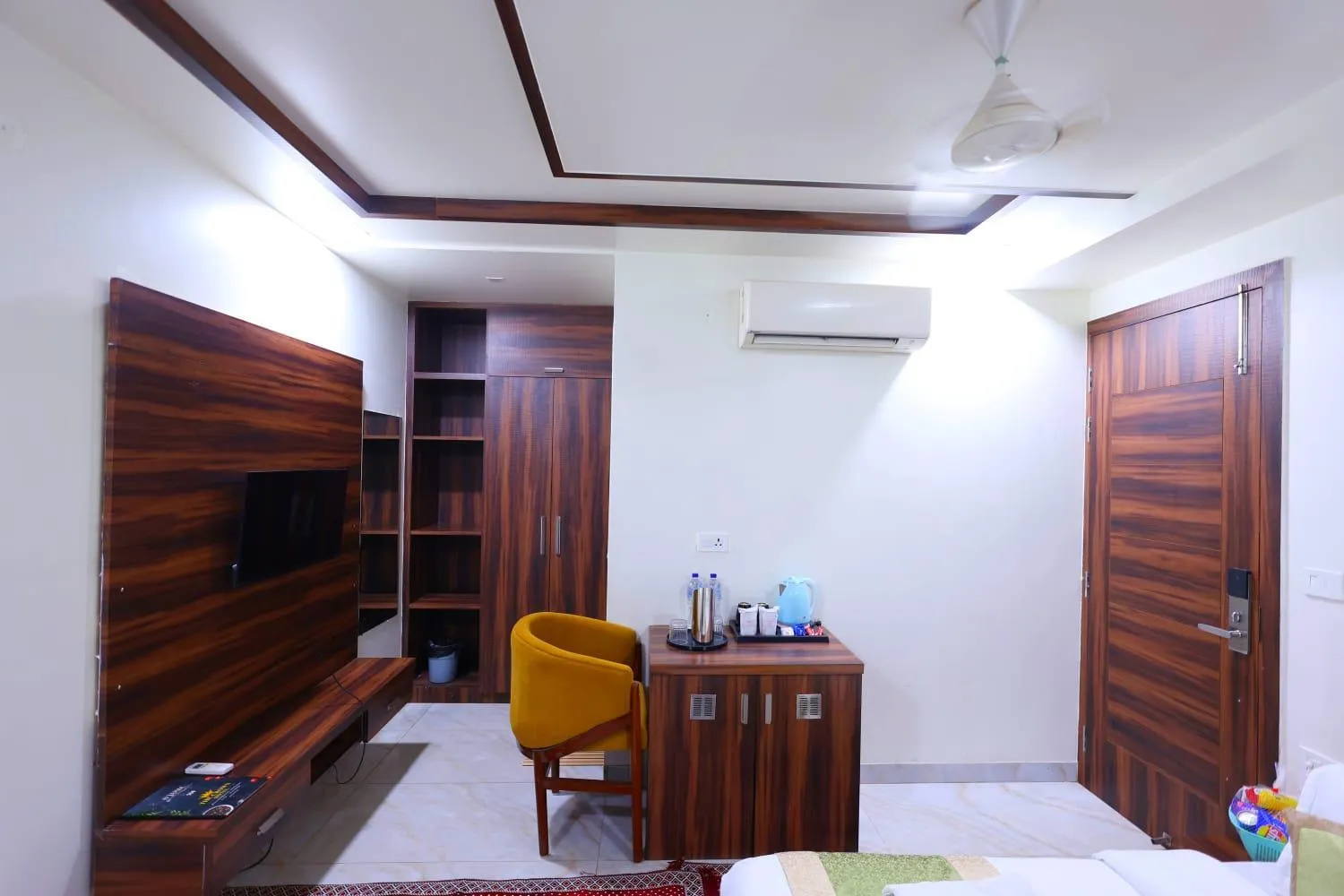 The Crown Hotel Agra near Taj Mahal & Restaurant