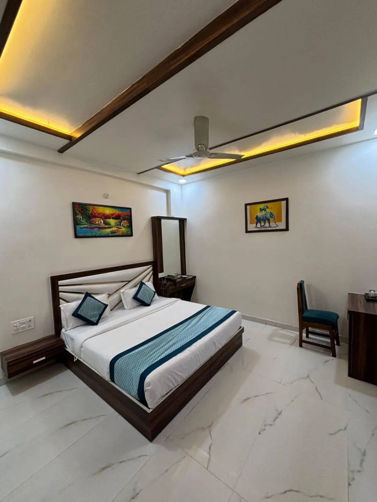 Bedroom, Bed in The Crown Hotel Agra near Taj Mahal & Restaurant