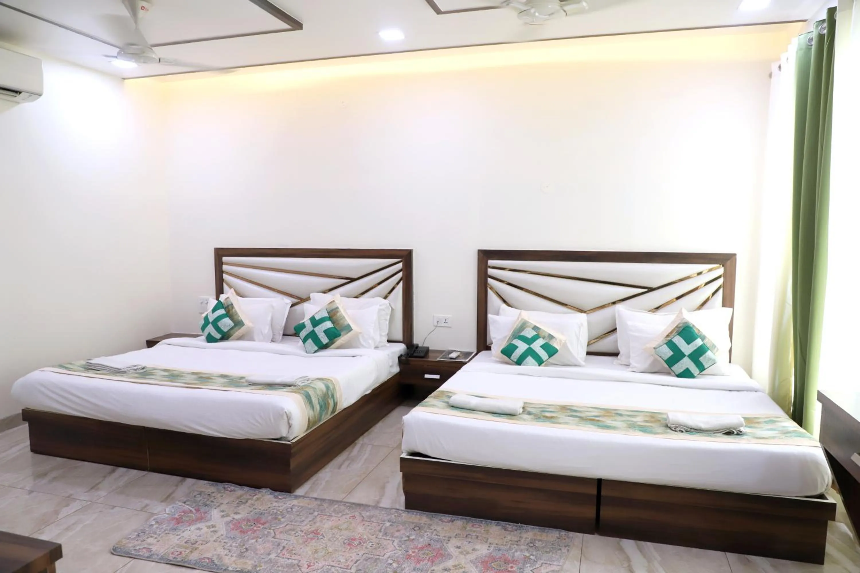 Bed in The Crown Hotel Agra near Taj Mahal & Restaurant