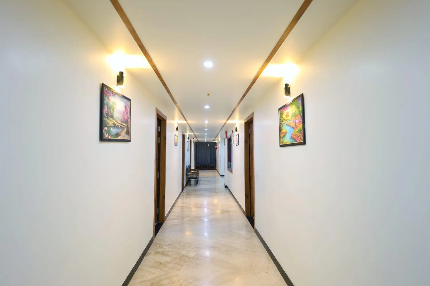 The Crown Hotel Agra near Taj Mahal & Restaurant