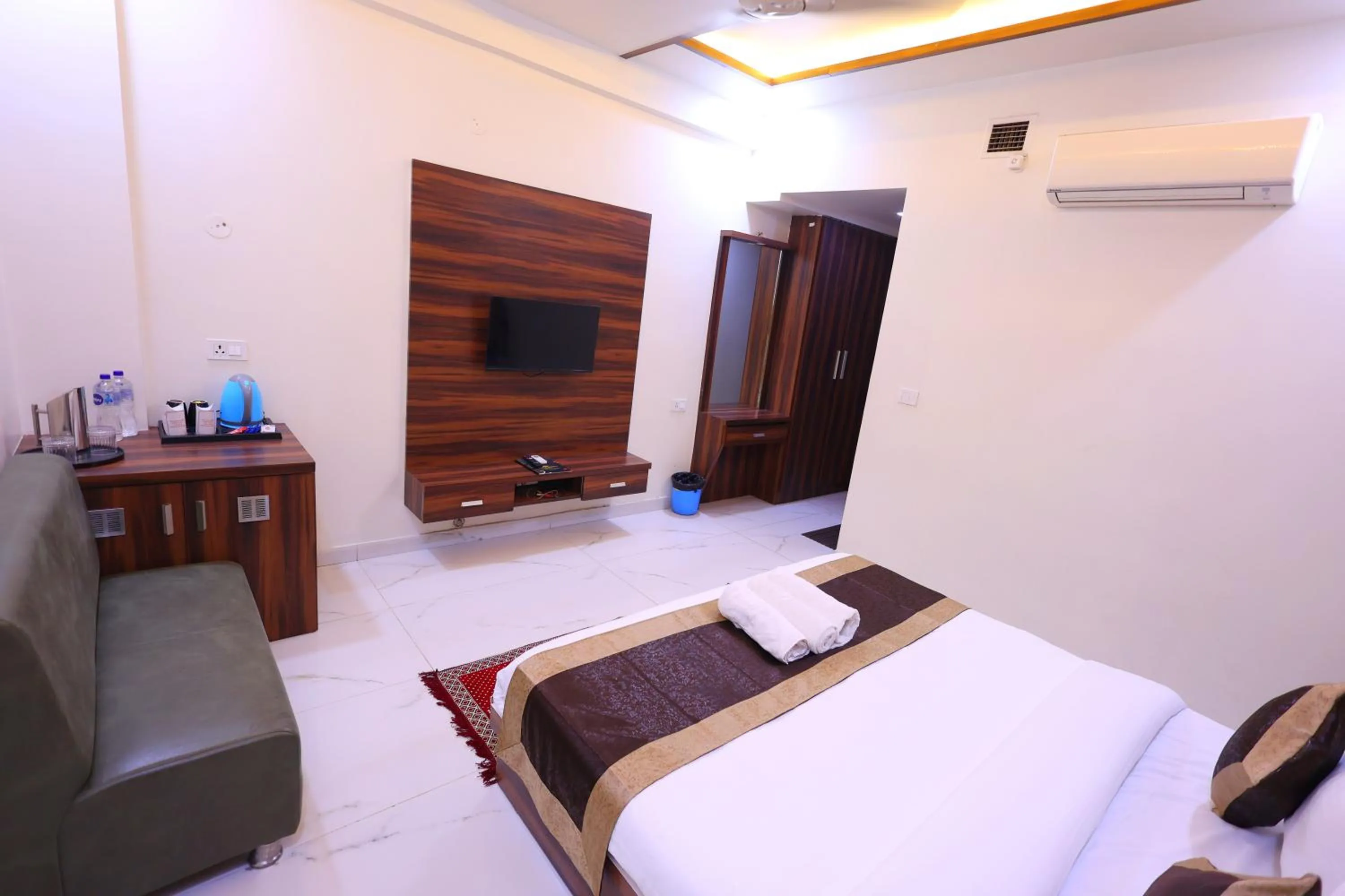 Bedroom, Bed in The Crown Hotel Agra near Taj Mahal & Restaurant