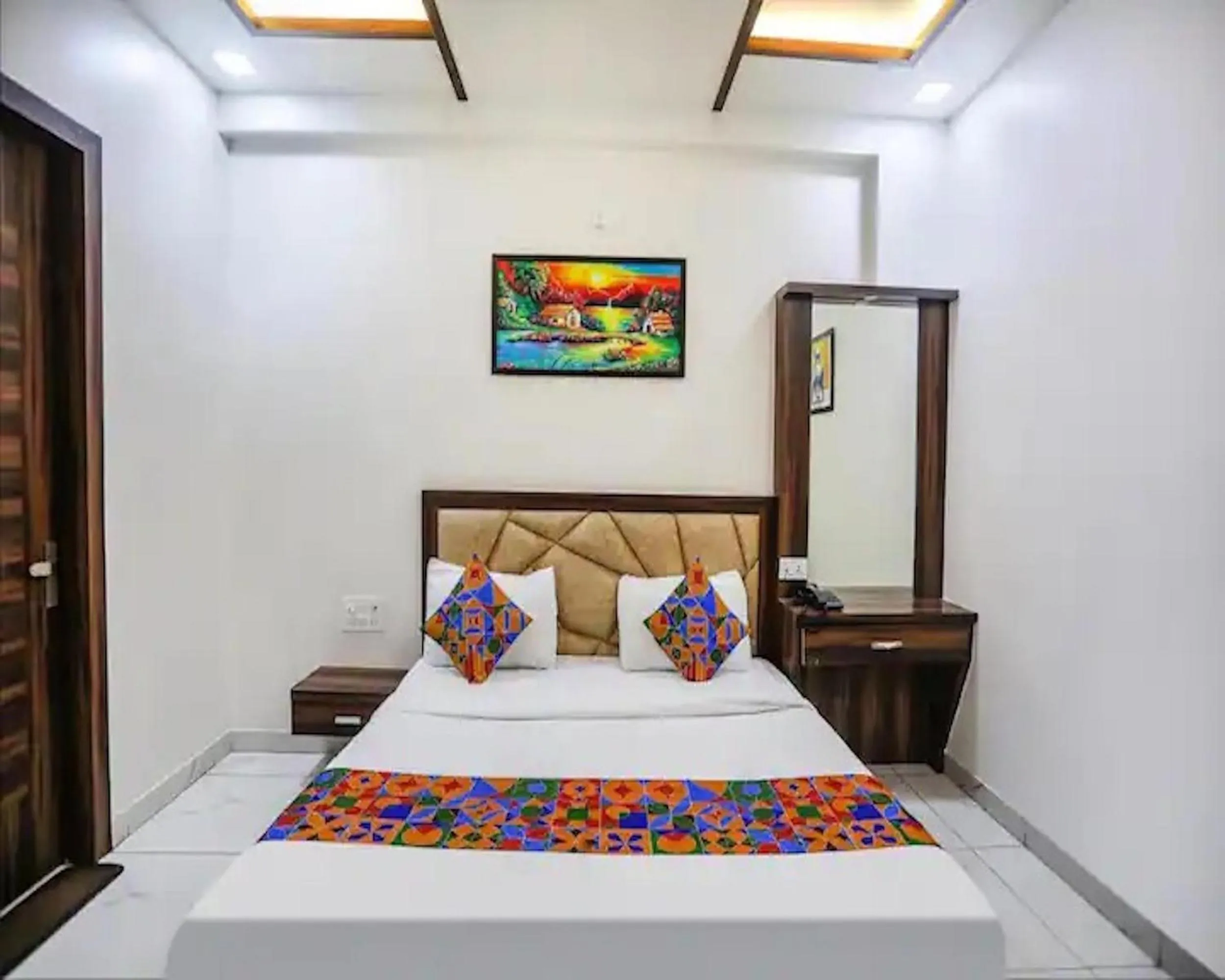 Bed in The Crown Hotel Agra near Taj Mahal & Restaurant