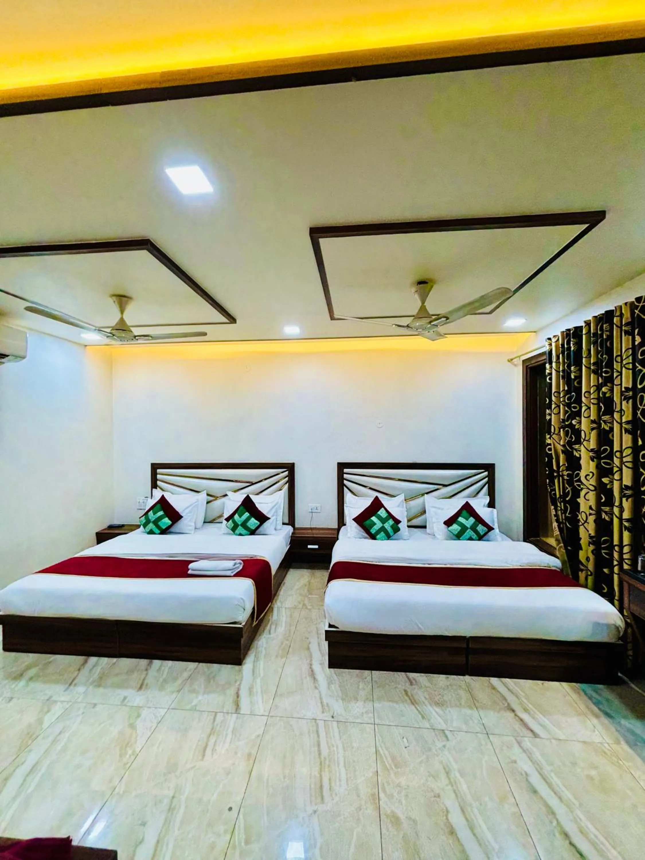 Bed in The Crown Hotel Agra near Taj Mahal & Restaurant