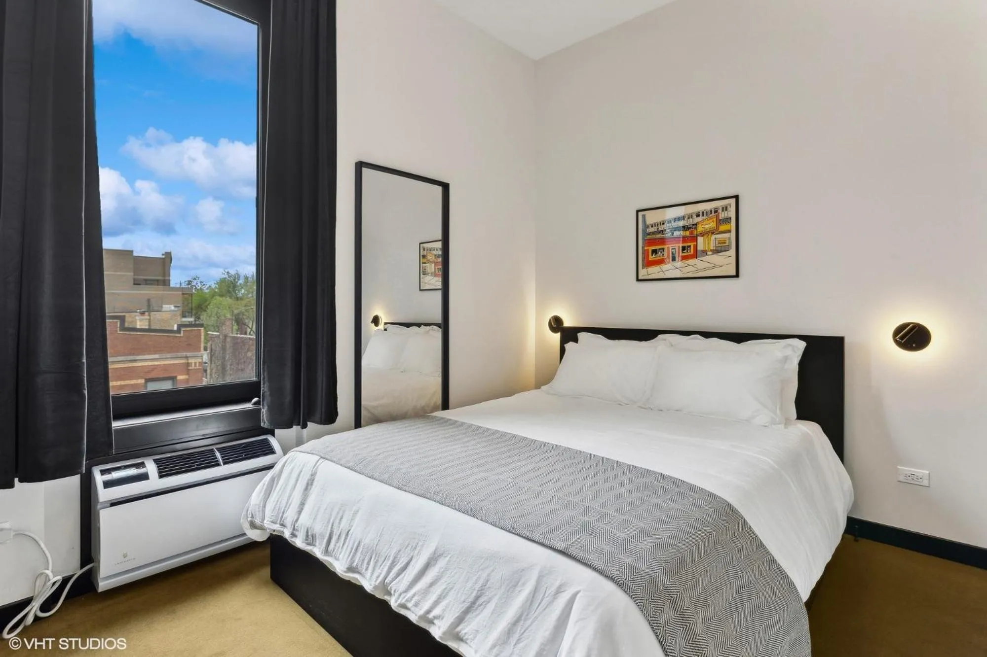 Bedroom, Bed in Logan Square SRO Hotel
