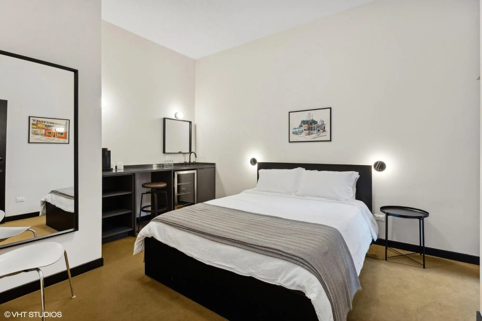 Photo of the whole room, Bed in Logan Square SRO Hotel