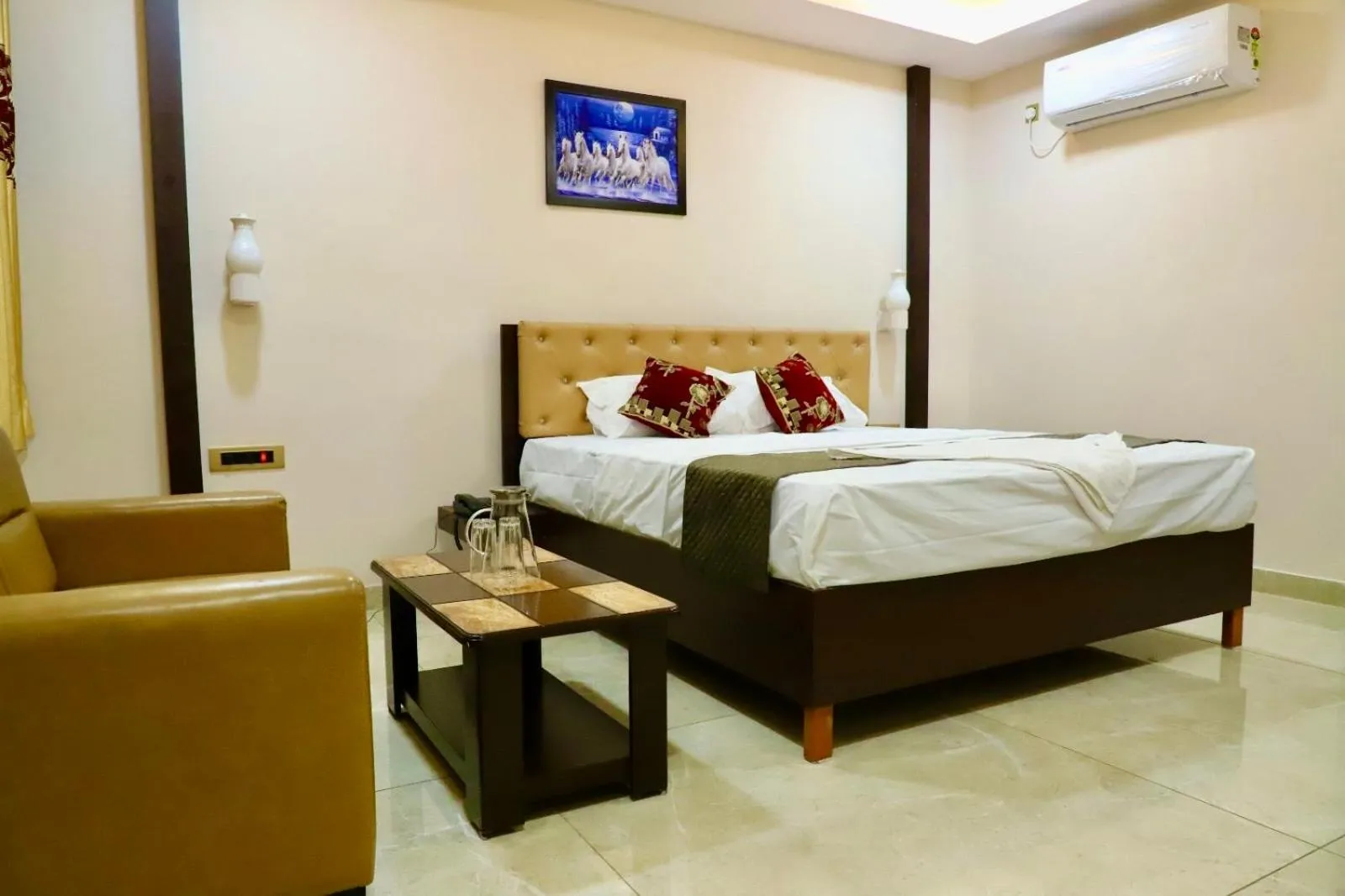 Photo of the whole room, Bed in Gokulam Grand