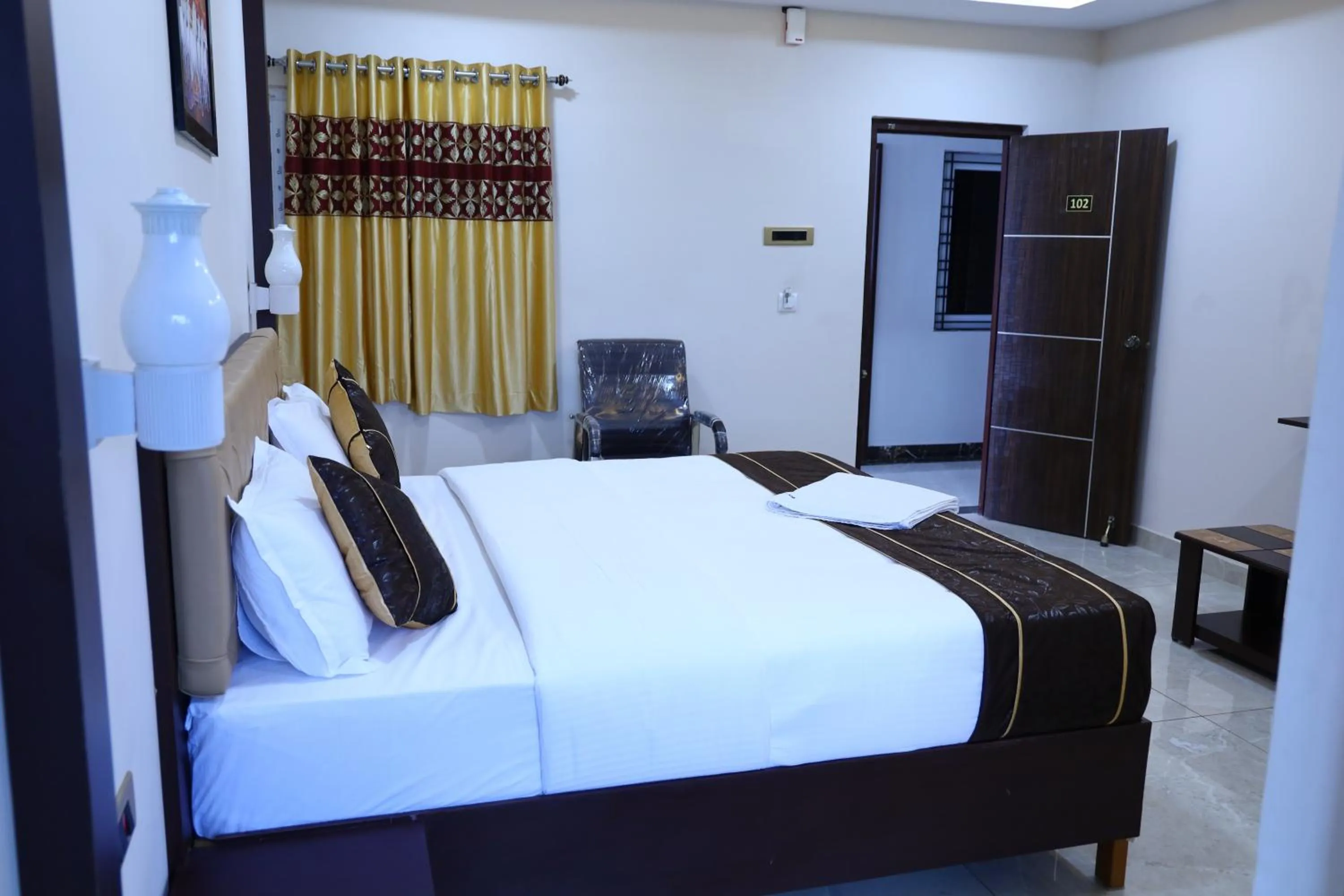 Property building, Bed in Gokulam Grand