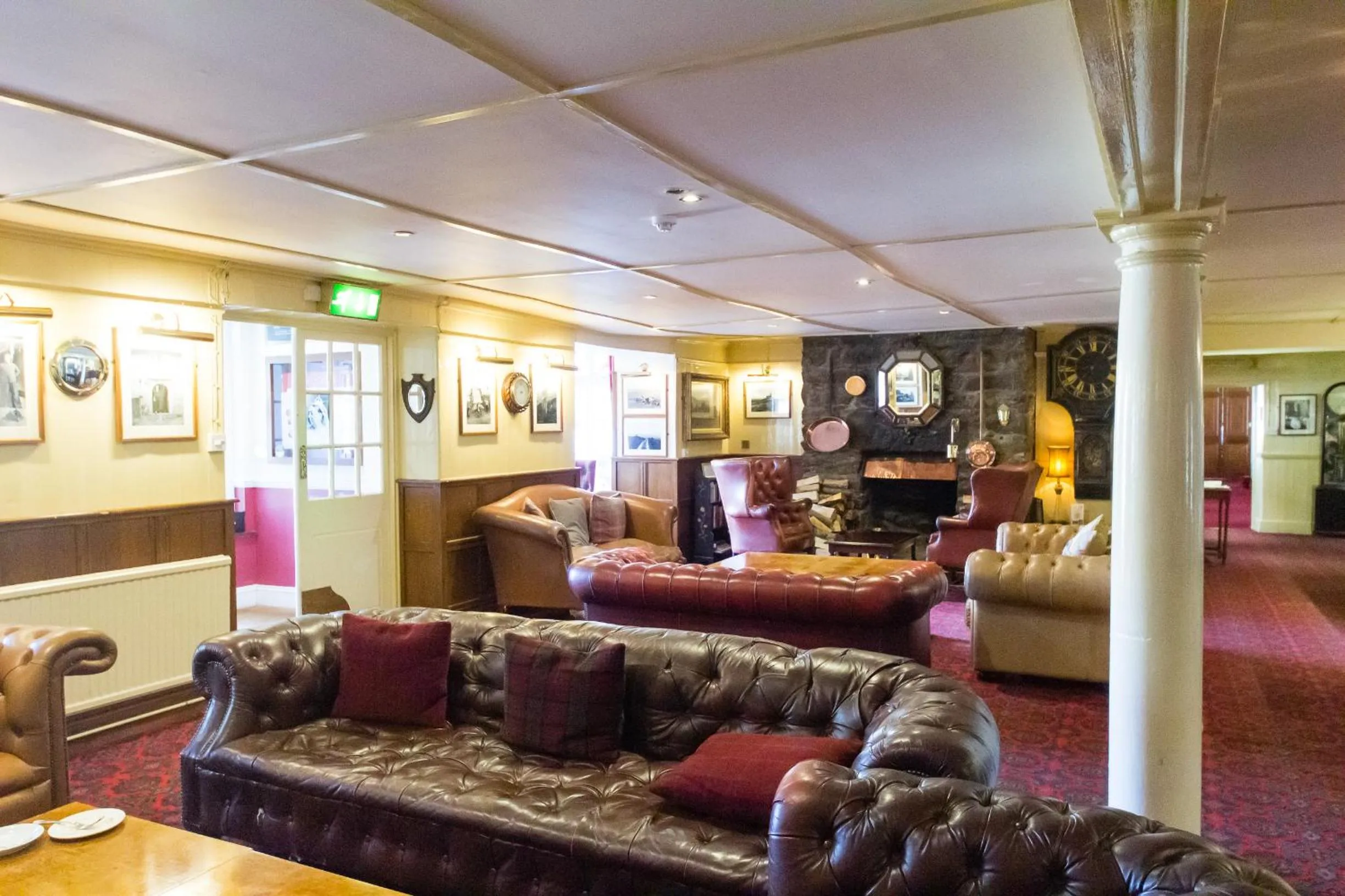 Lounge or bar in Two Bridges Hotel