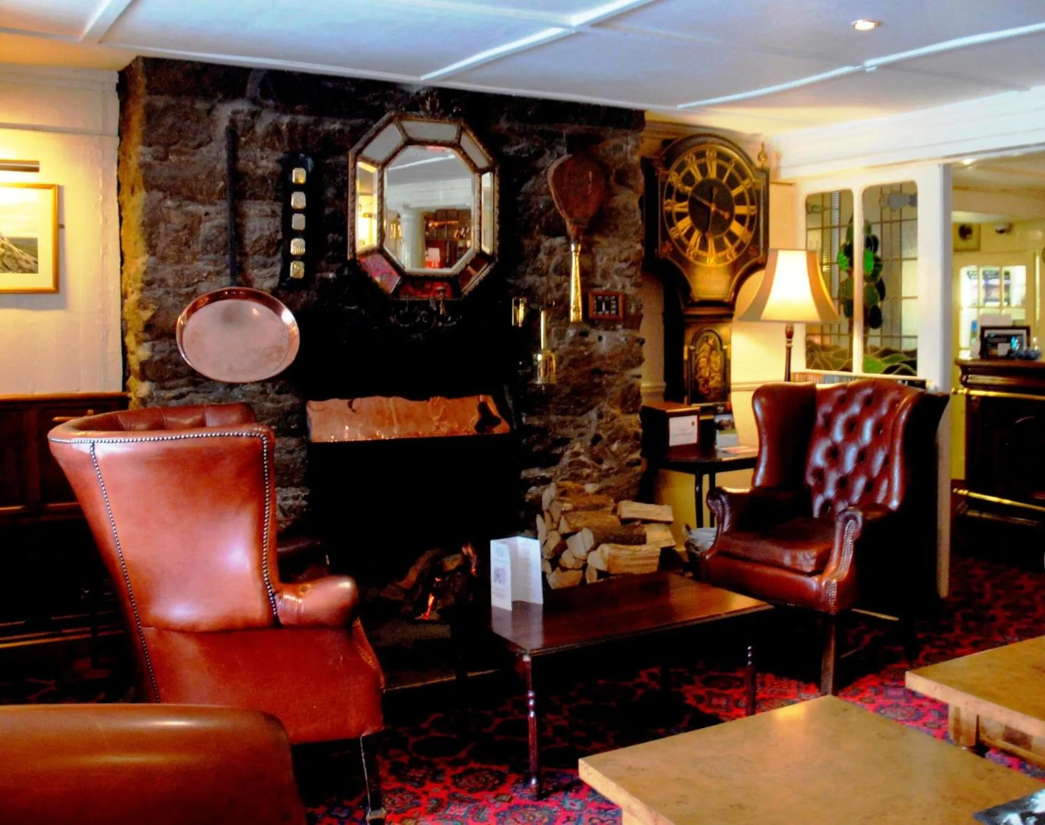 Restaurant/places to eat in Two Bridges Hotel