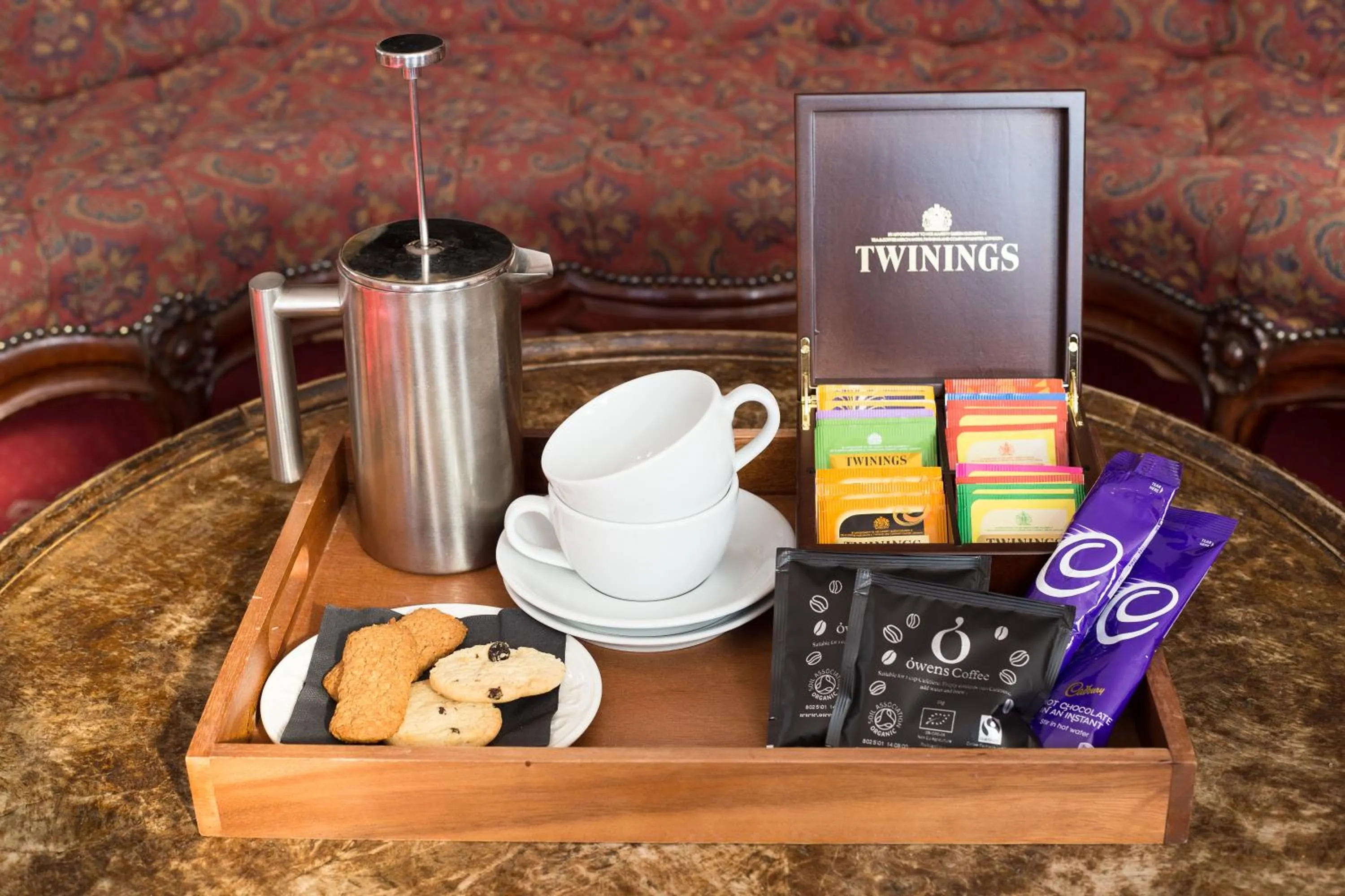 Coffee/tea facilities in Two Bridges Hotel