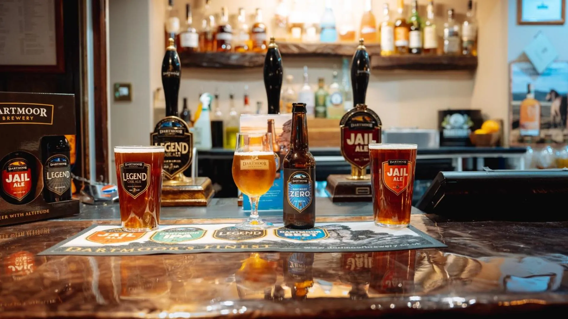 Lounge or bar in Two Bridges Hotel