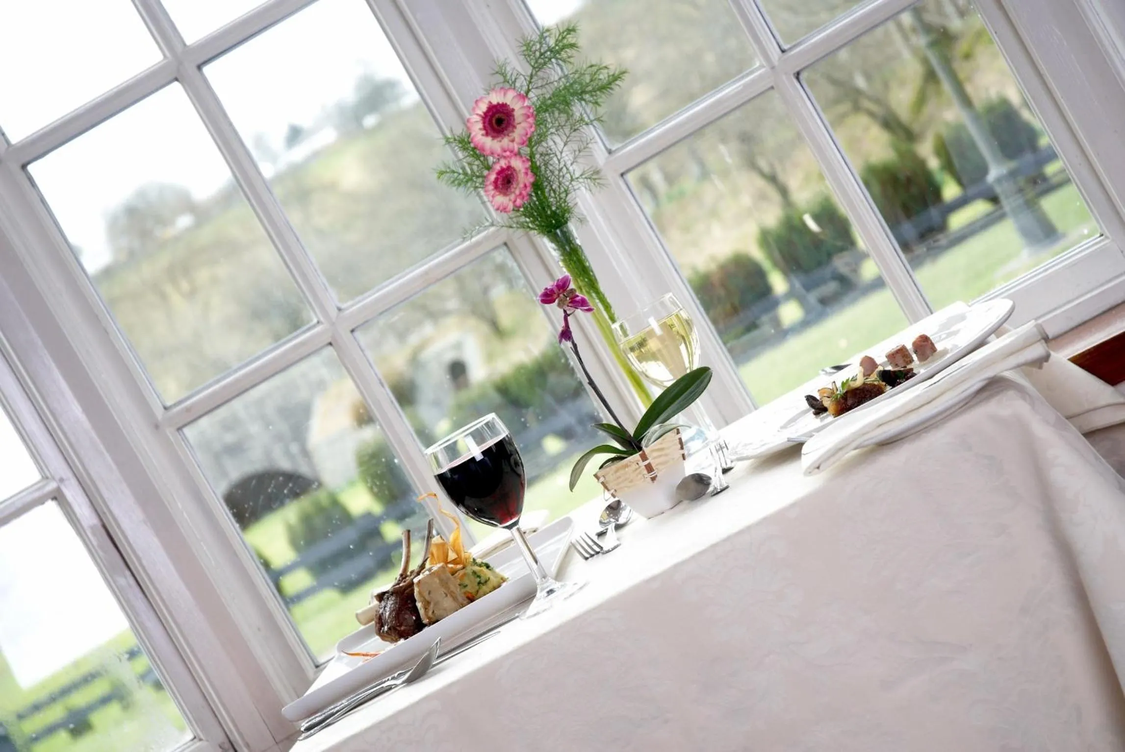 Dining area in Two Bridges Hotel