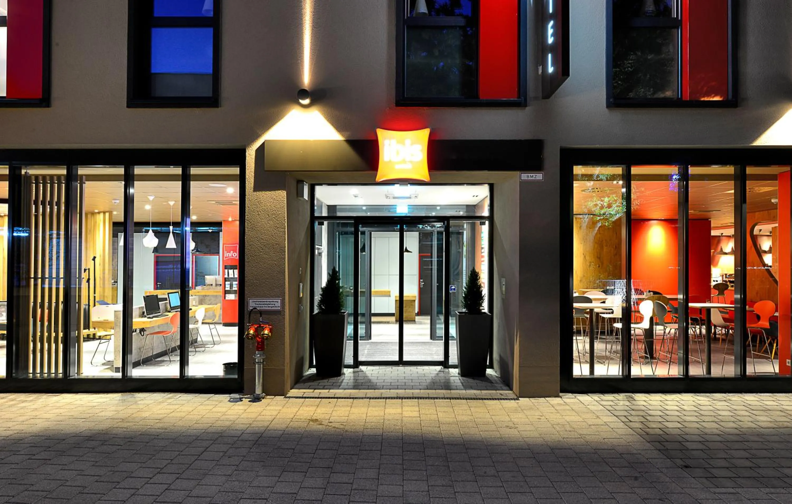 Facade/entrance in Ibis Muenchen City Ost