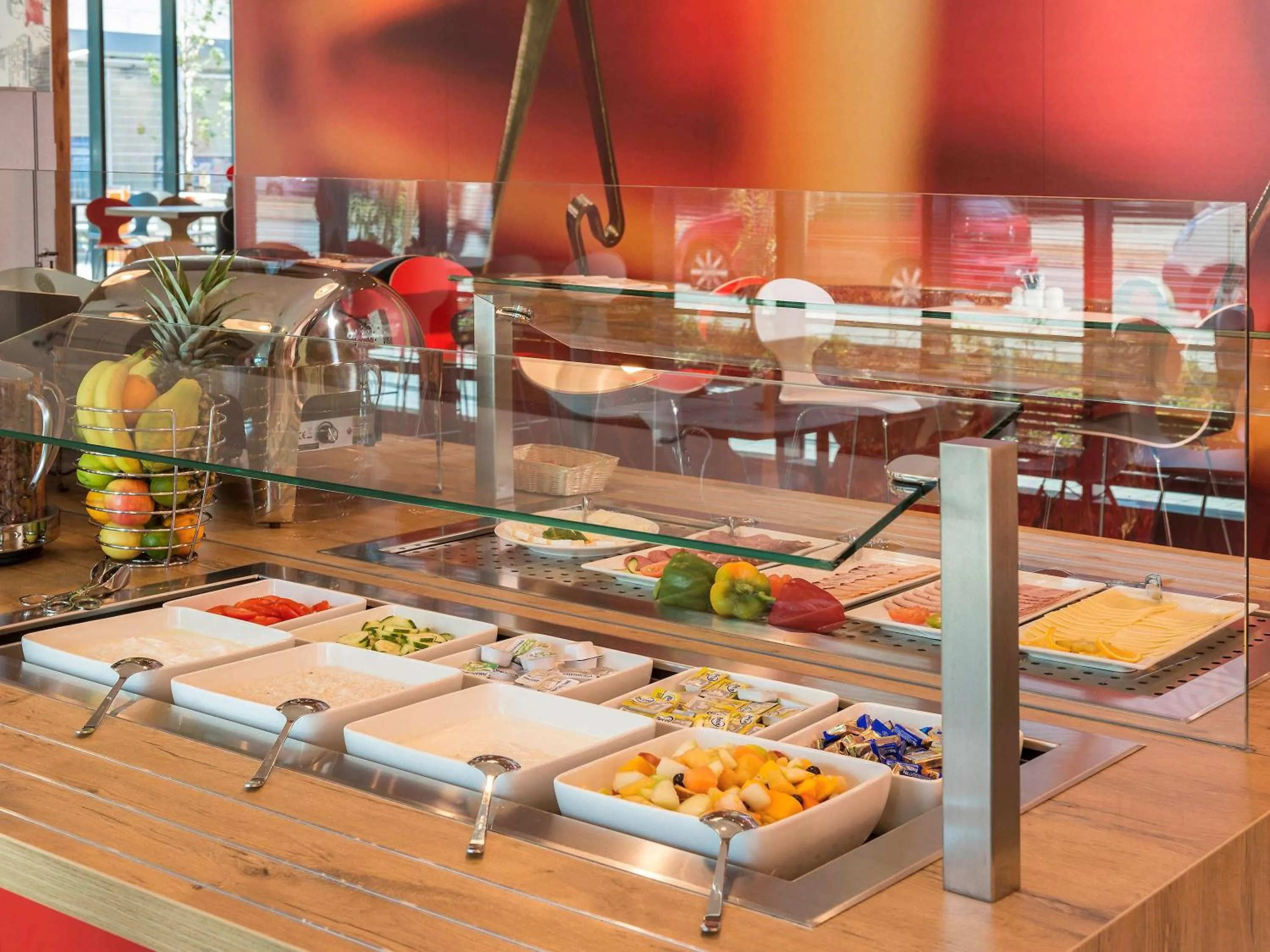 Restaurant/places to eat in Ibis Muenchen City Ost