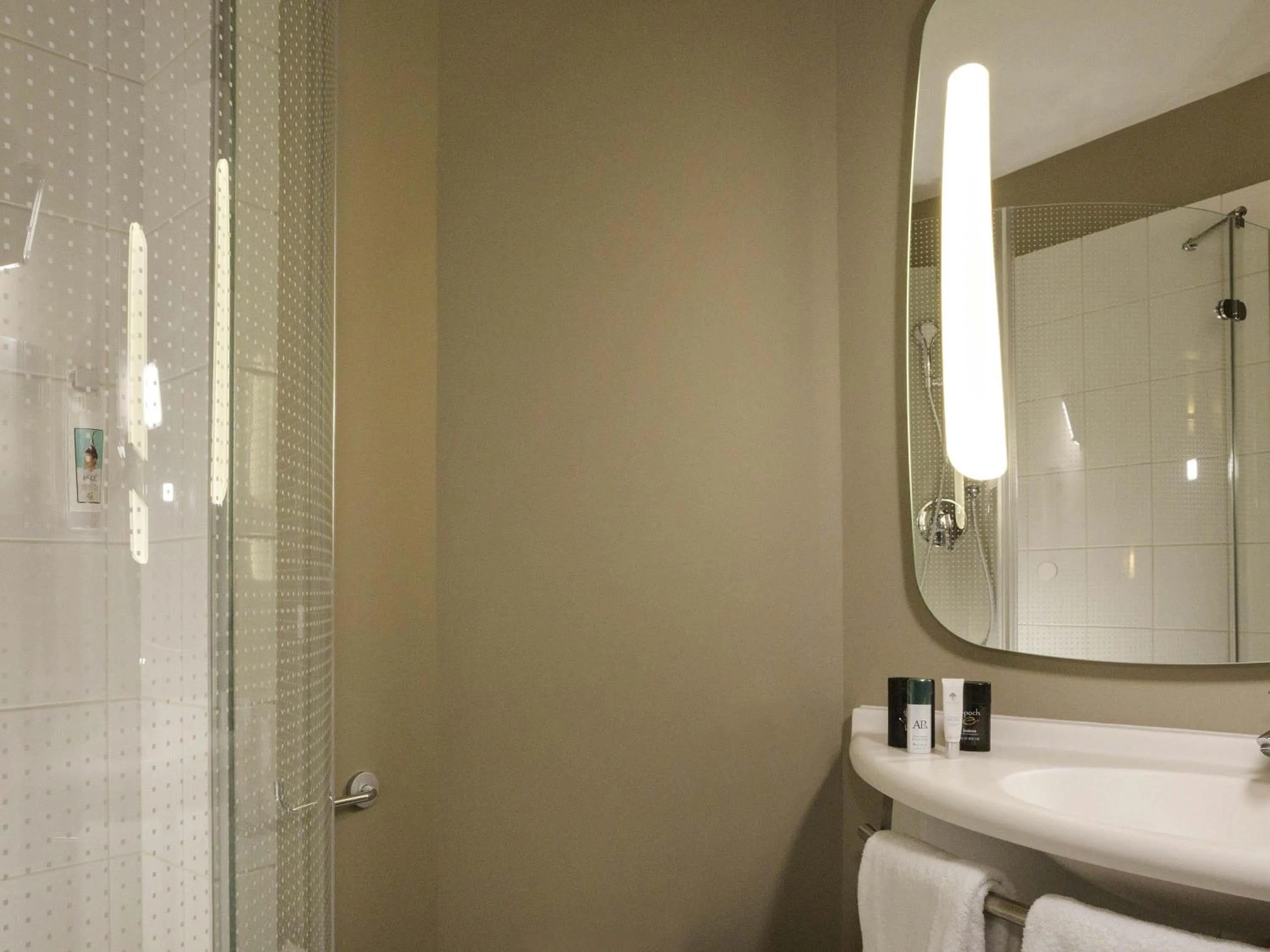 Bedroom in ibis Lille Centre Grand Palais