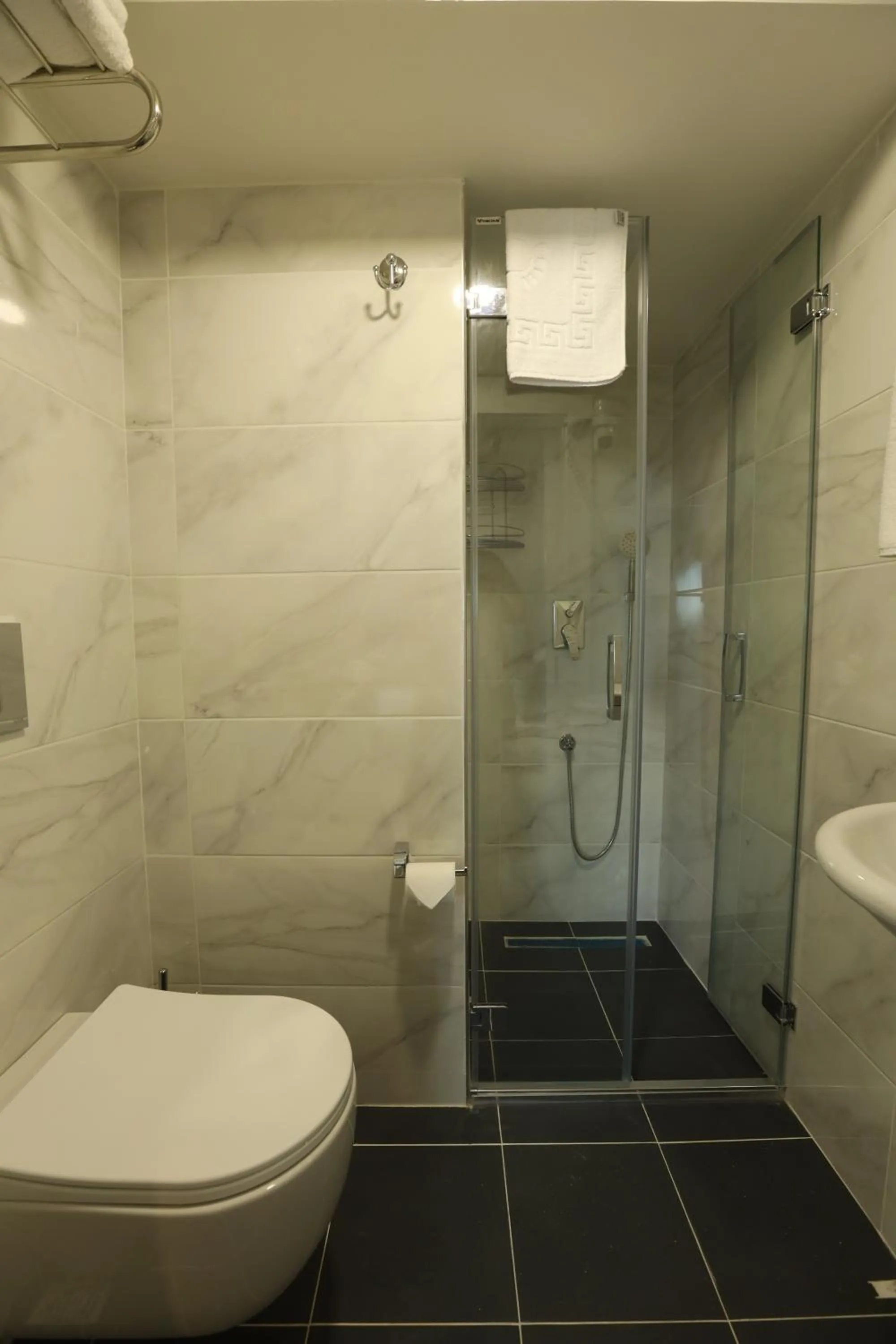 Bathroom in Askadar Çatı Otel