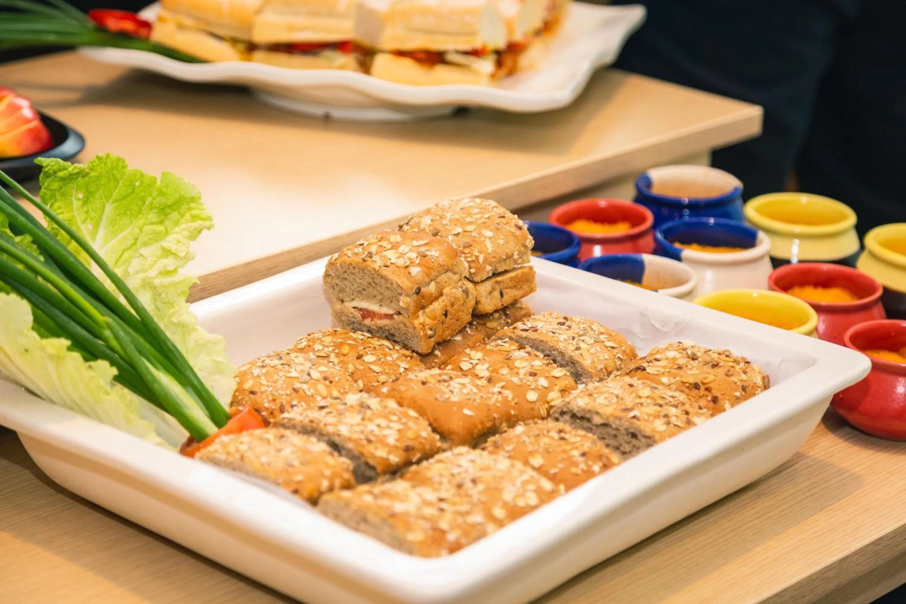 Restaurant/places to eat in Holiday Inn Express Gurugram Sector 50 by IHG